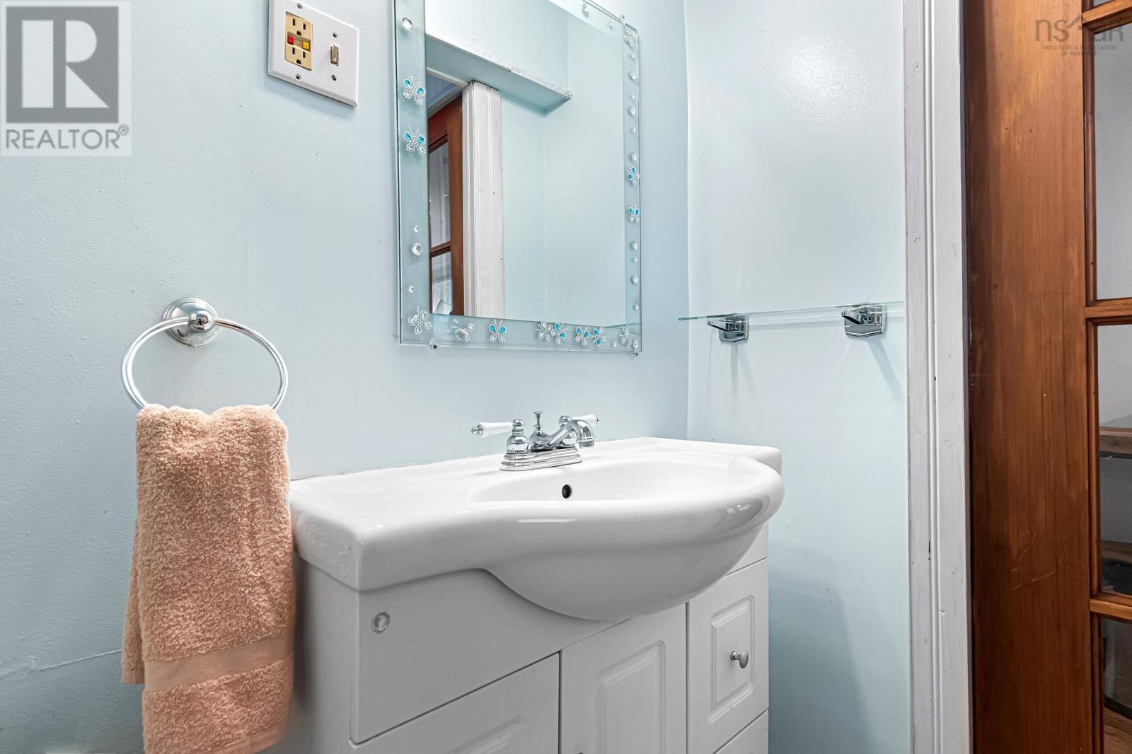 Property 19 of 23 of 3570 Percy Street