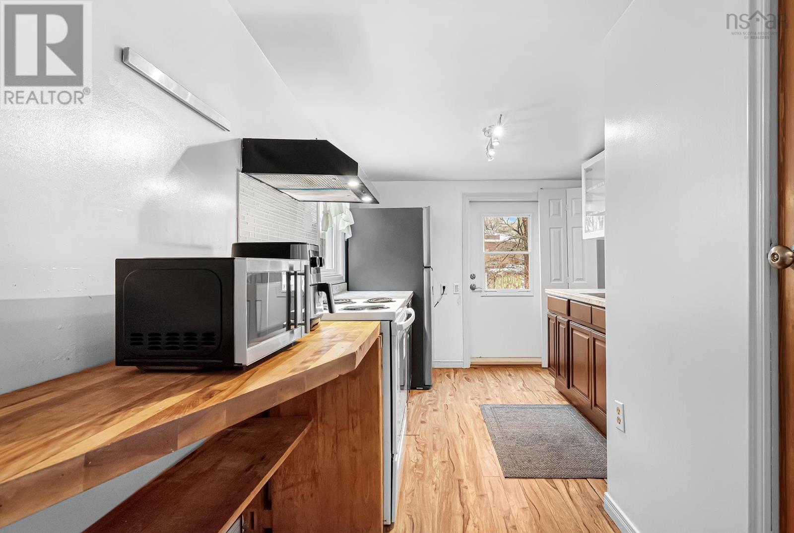 Property 9 of 23 of 3570 Percy Street