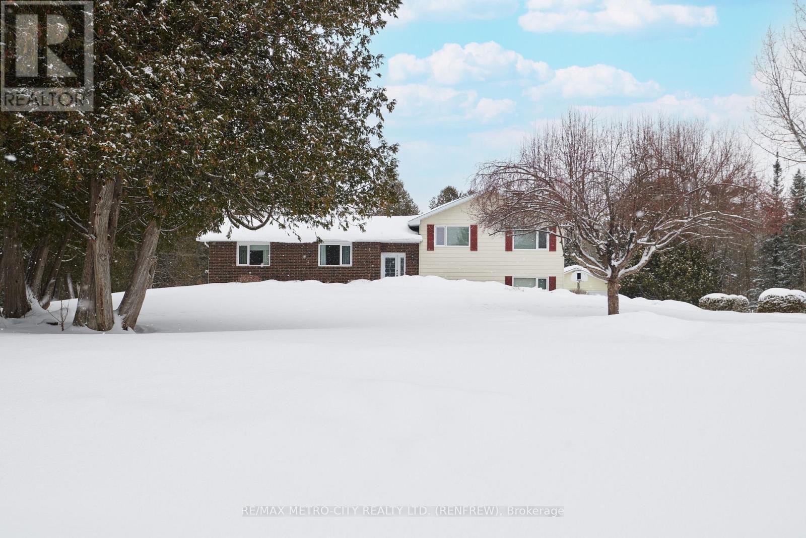 128 BURNS DRIVE - Photo 3 of 48, McNab/Braeside, Ontario