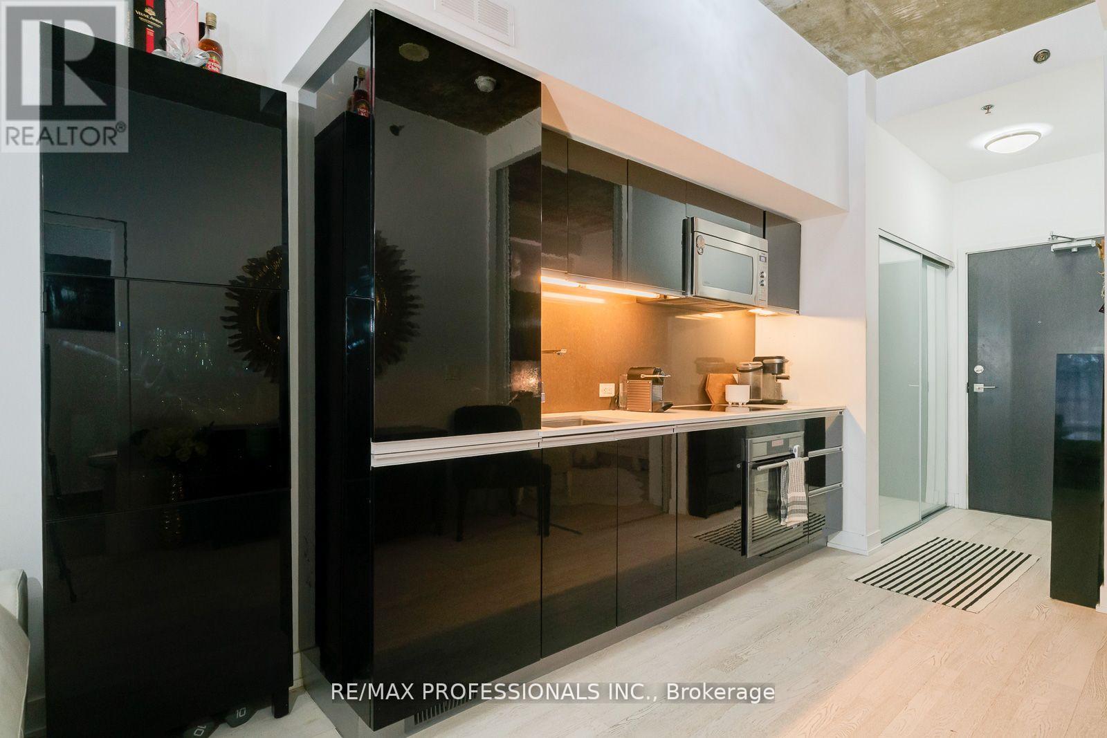 331 - 20 MINOWAN MIIKAN LANE - Photo 3 of 36, Toronto (Little Portugal), Ontario