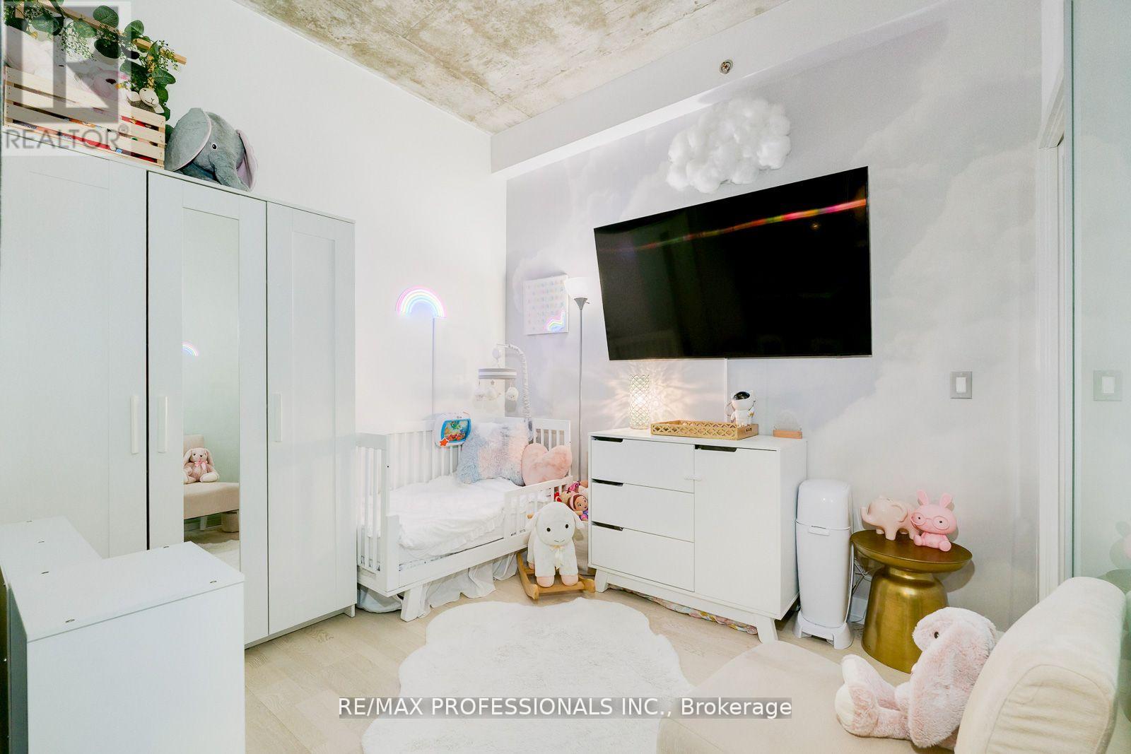 331 - 20 MINOWAN MIIKAN LANE - Photo 5 of 36, Toronto (Little Portugal), Ontario