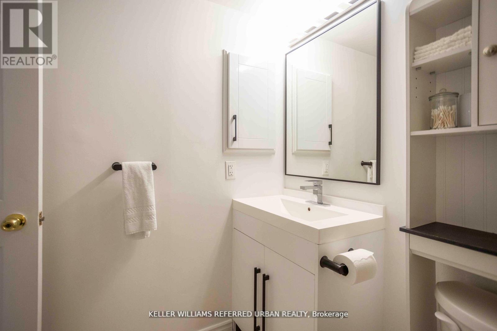 #1812 3233 EGLINTON AVENUE E - 18