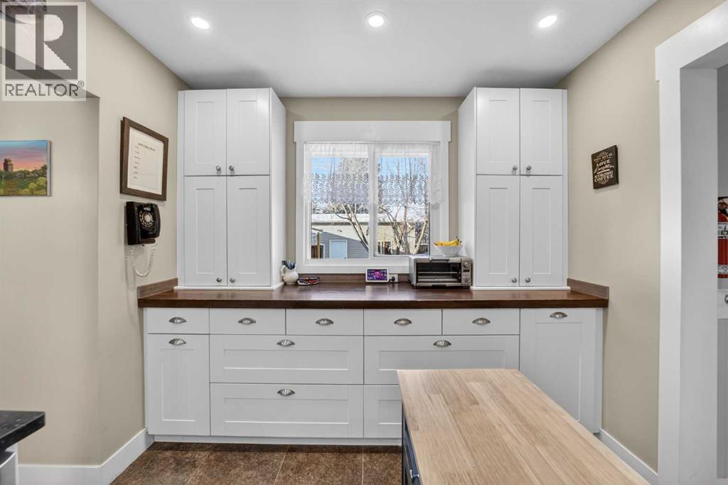 
          2110 16 Avenue
            <br/>
            <span>Didsbury</span>
            , 
            <span>AB</span>
             <span>T0M0W0</span>
         - Photo 8