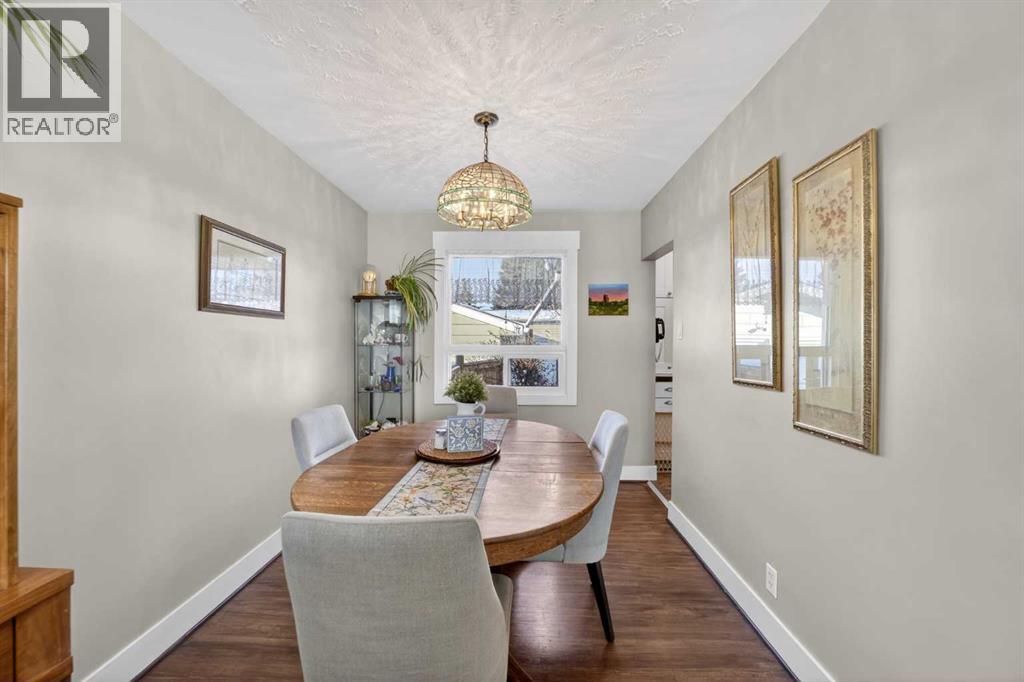 
          2110 16 Avenue
            <br/>
            <span>Didsbury</span>
            , 
            <span>AB</span>
             <span>T0M0W0</span>
        