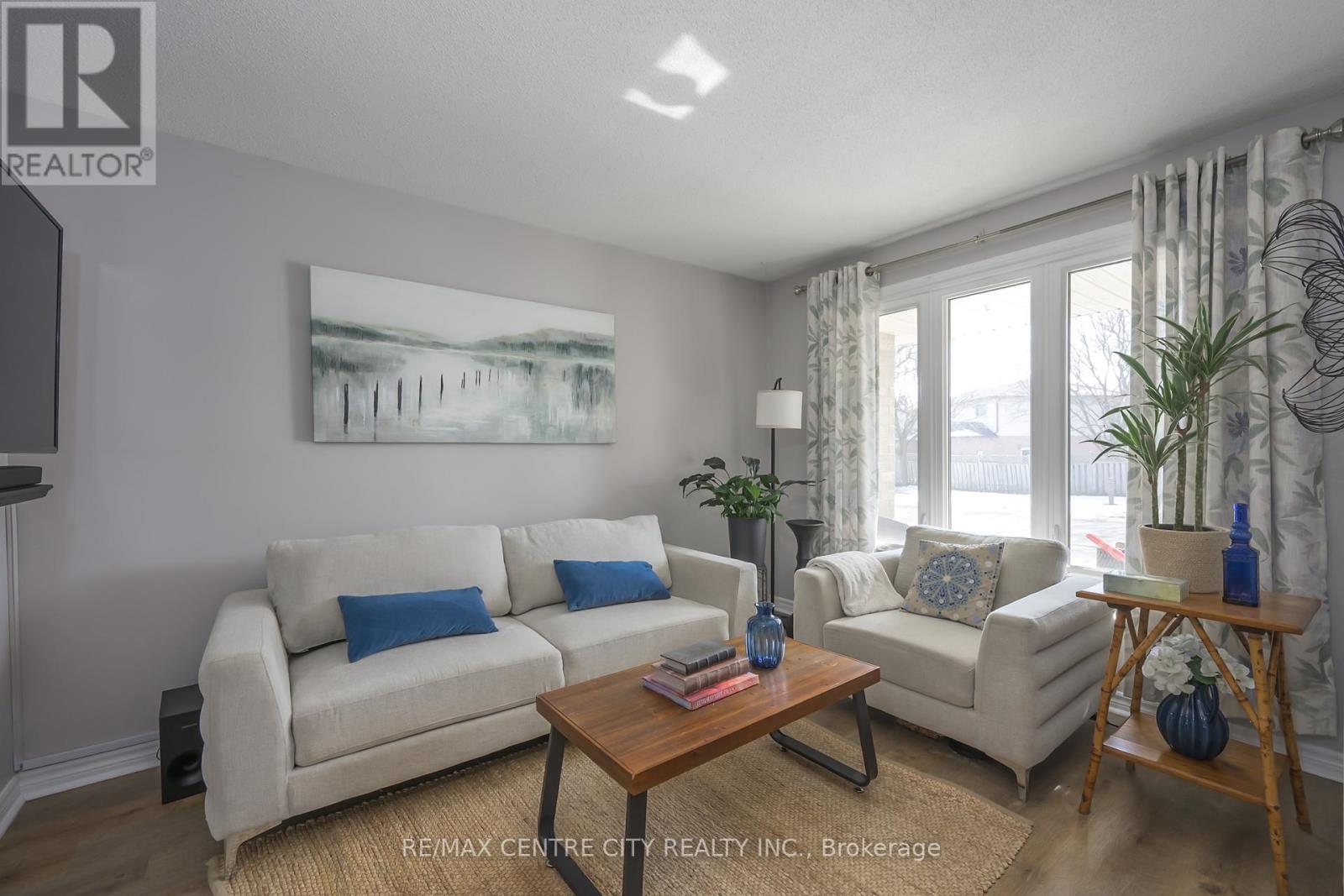 245 MARTINET AVENUE - Photo 4 of 33, London East (East I), Ontario