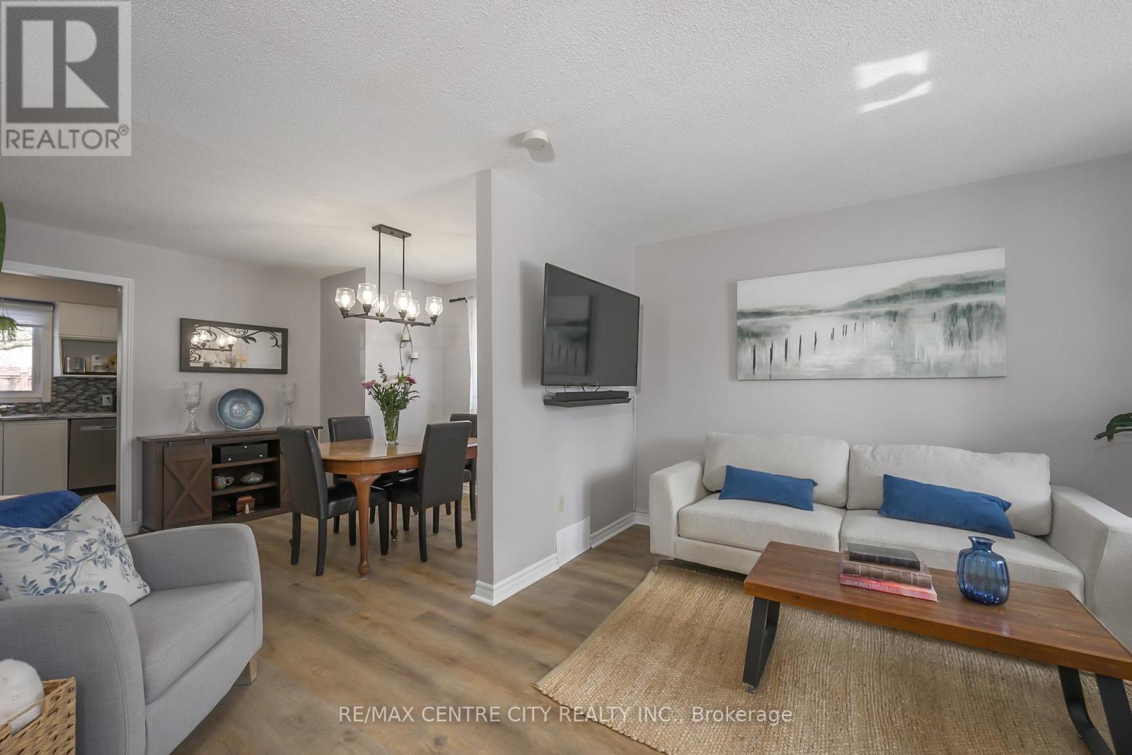 245 MARTINET AVENUE - Photo 5 of 33, London East (East I), Ontario