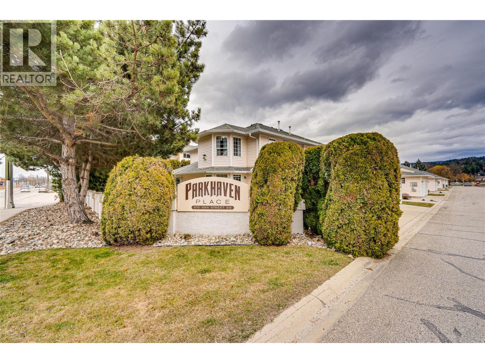 #101 870 10 Street SW - 3