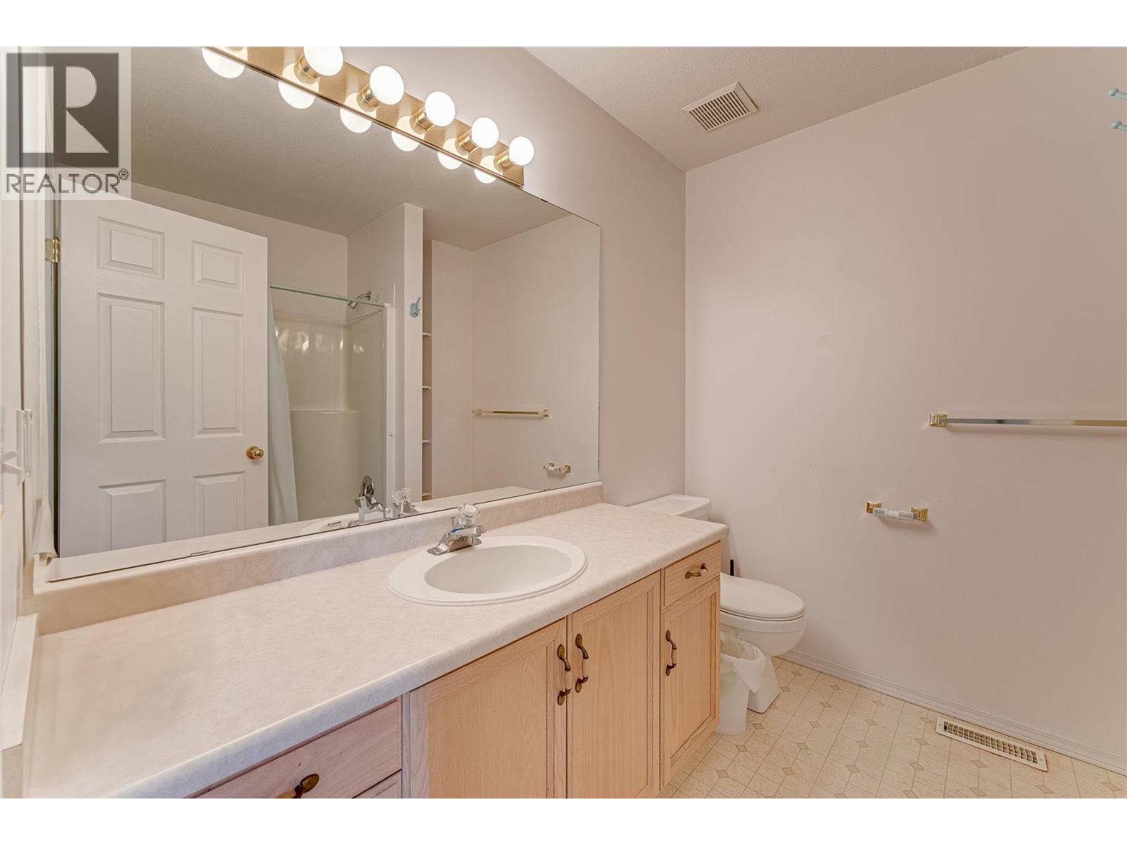 870 10 Street SW Unit# 101, Salmon Arm