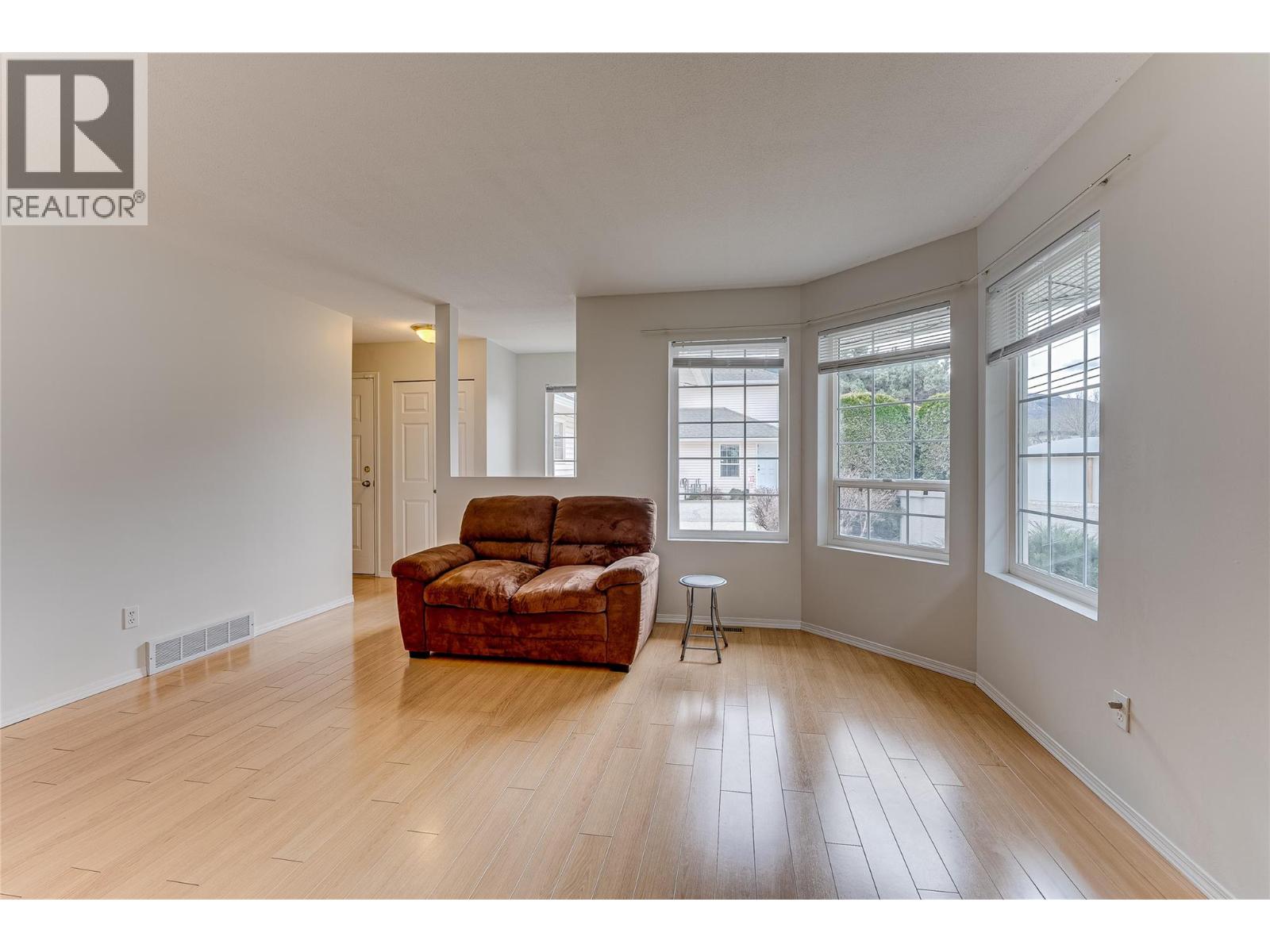 #101 870 10 Street SW - 7