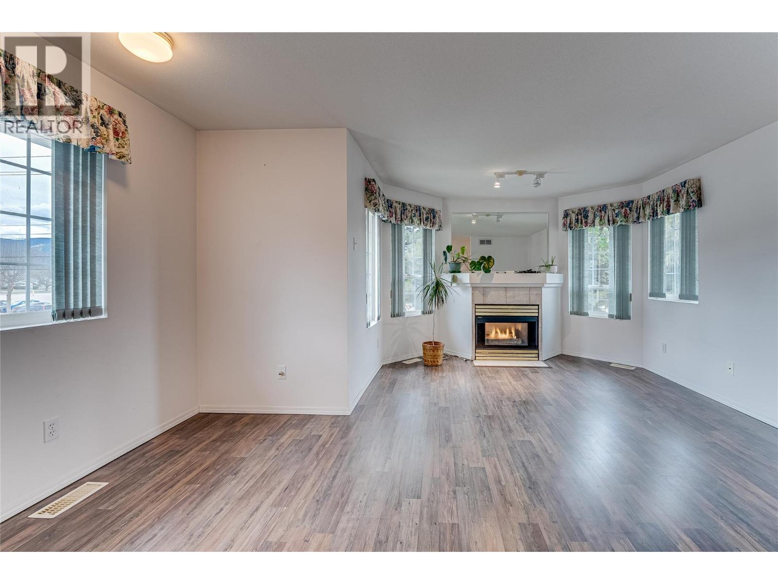 870 10 Street SW Unit# 101, Salmon Arm