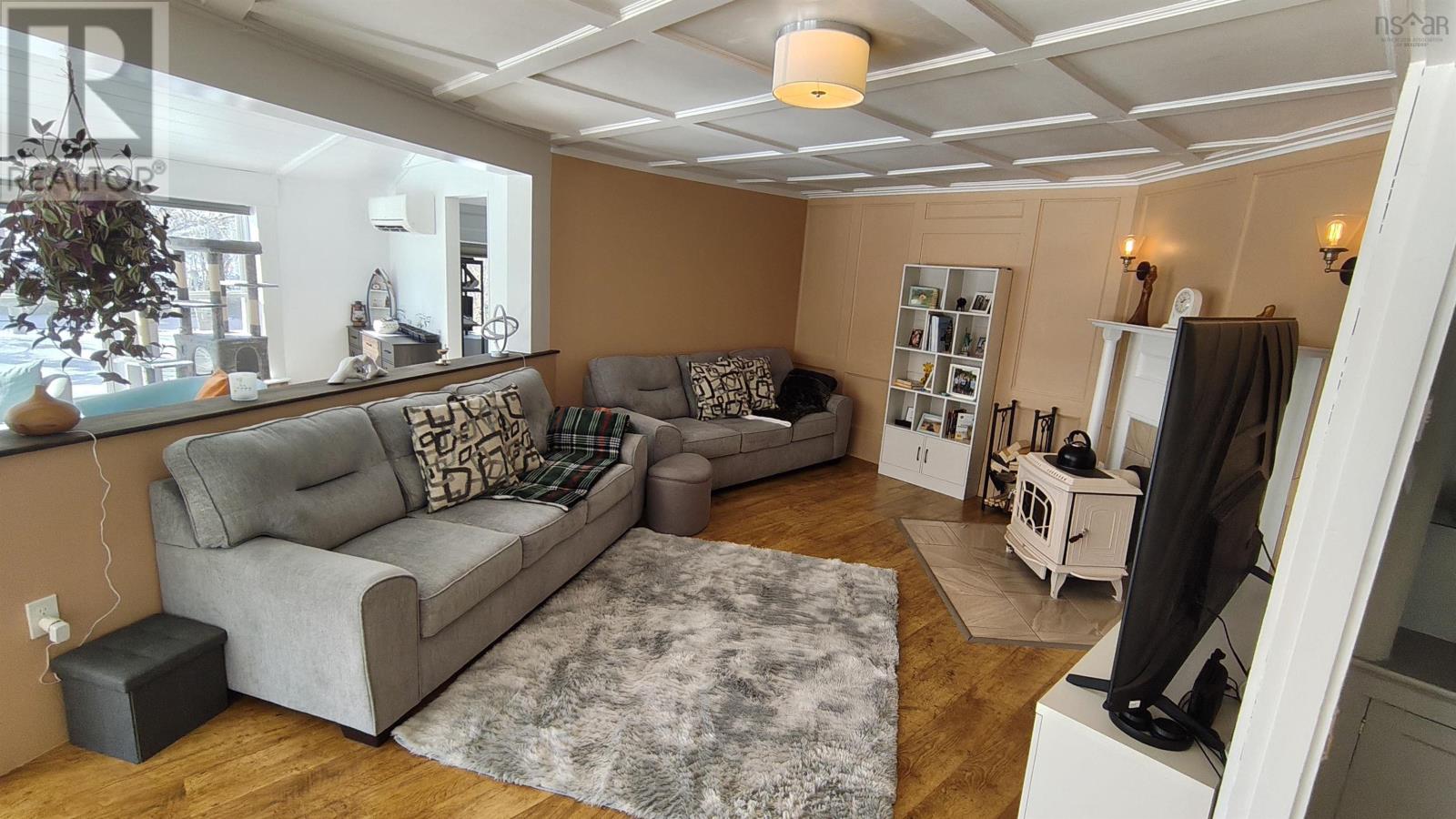 Property 19 of 40 of 7 Candy Lane