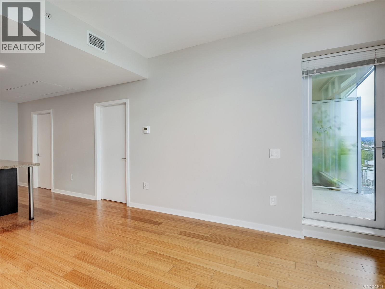 #705 373 TYEE RD - 8