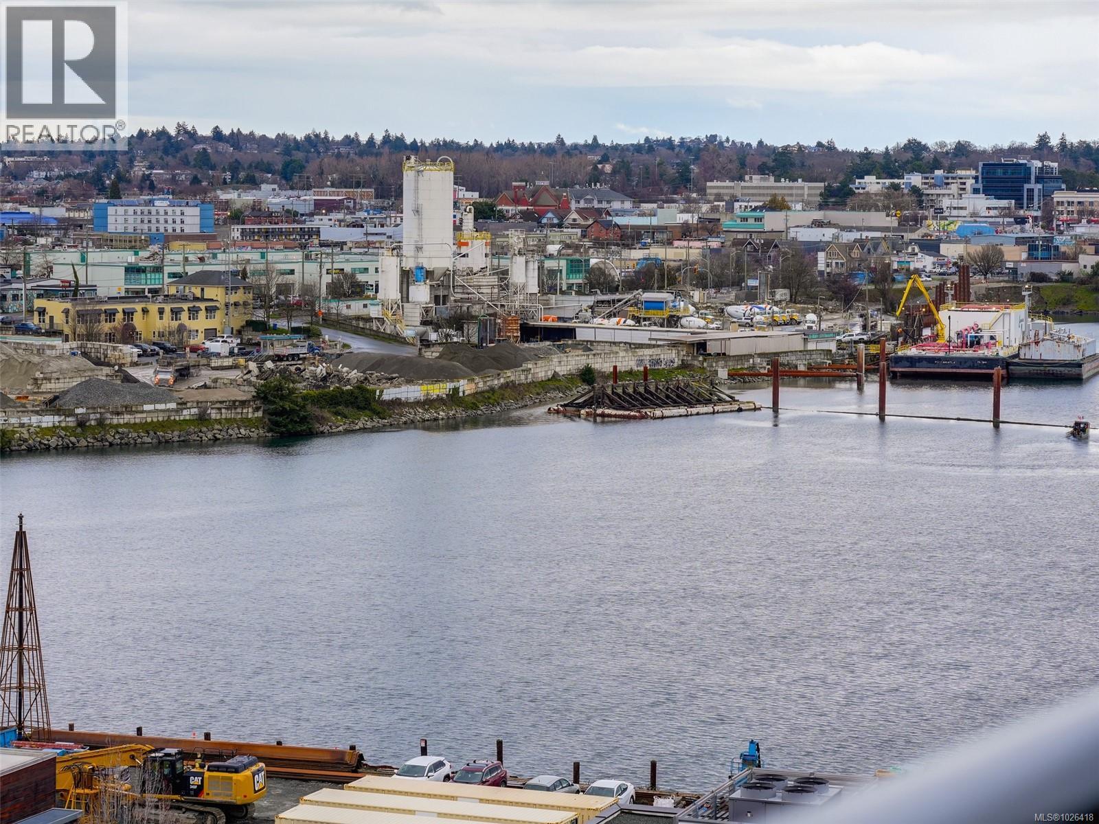 #705 373 TYEE RD - Image 2