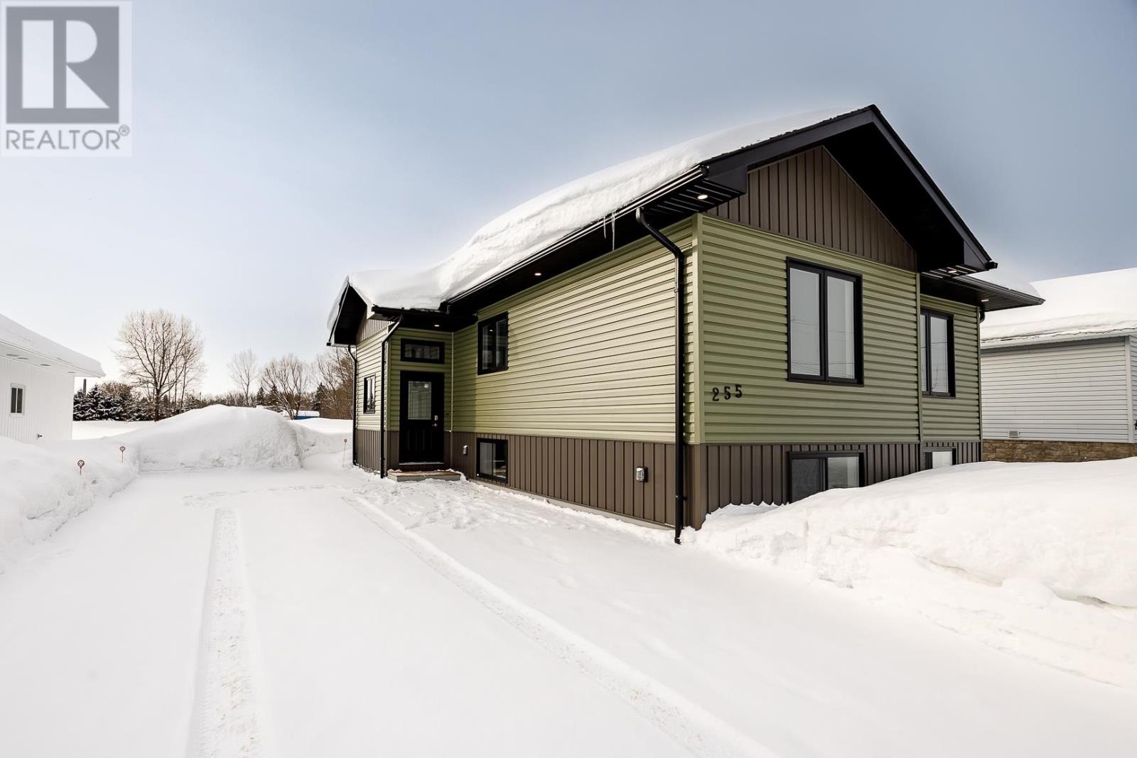 255 East Balfour ST - Photo 3 of 50, Sault Ste. Marie, Ontario