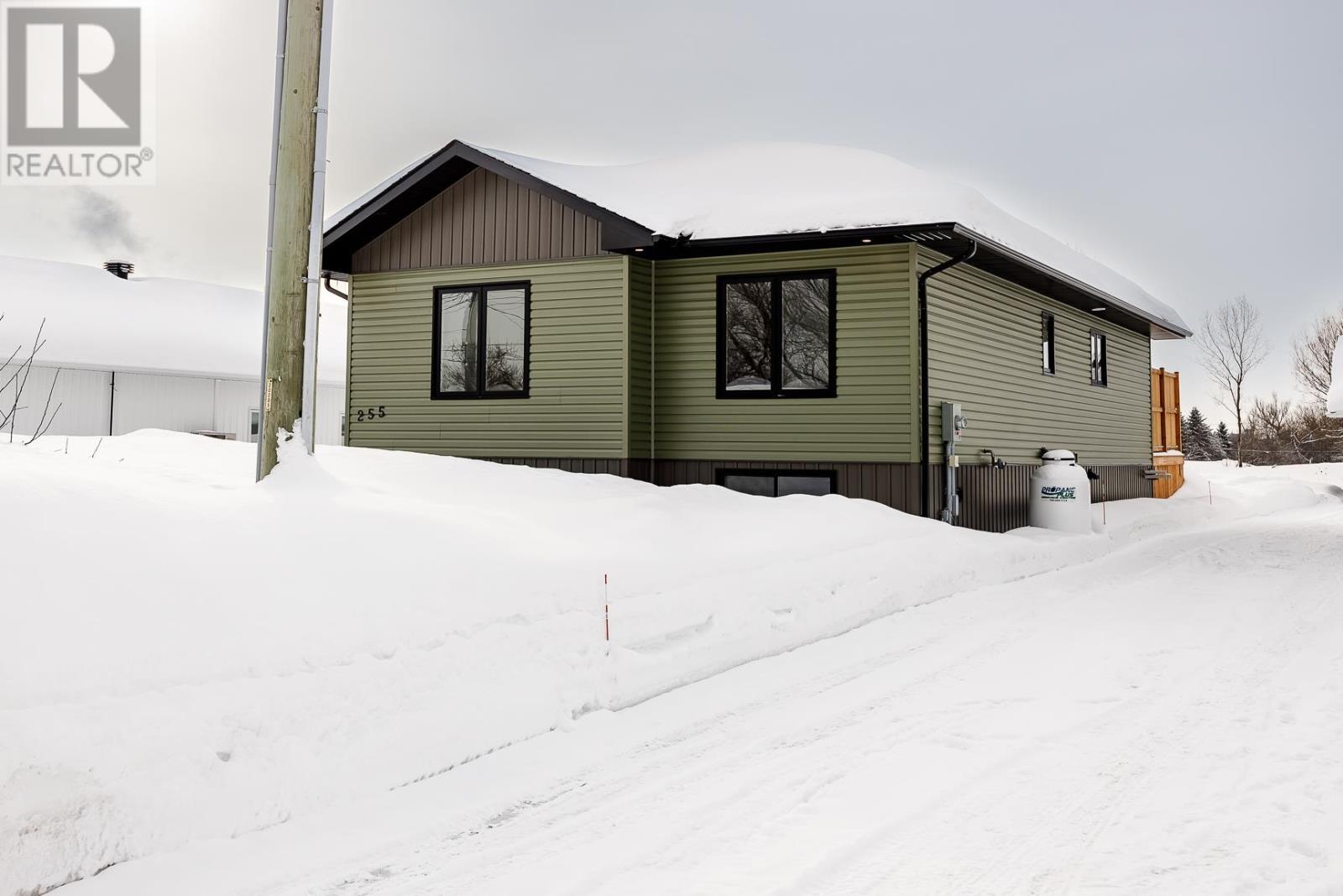 255 East Balfour ST - Photo 4 of 50, Sault Ste. Marie, Ontario