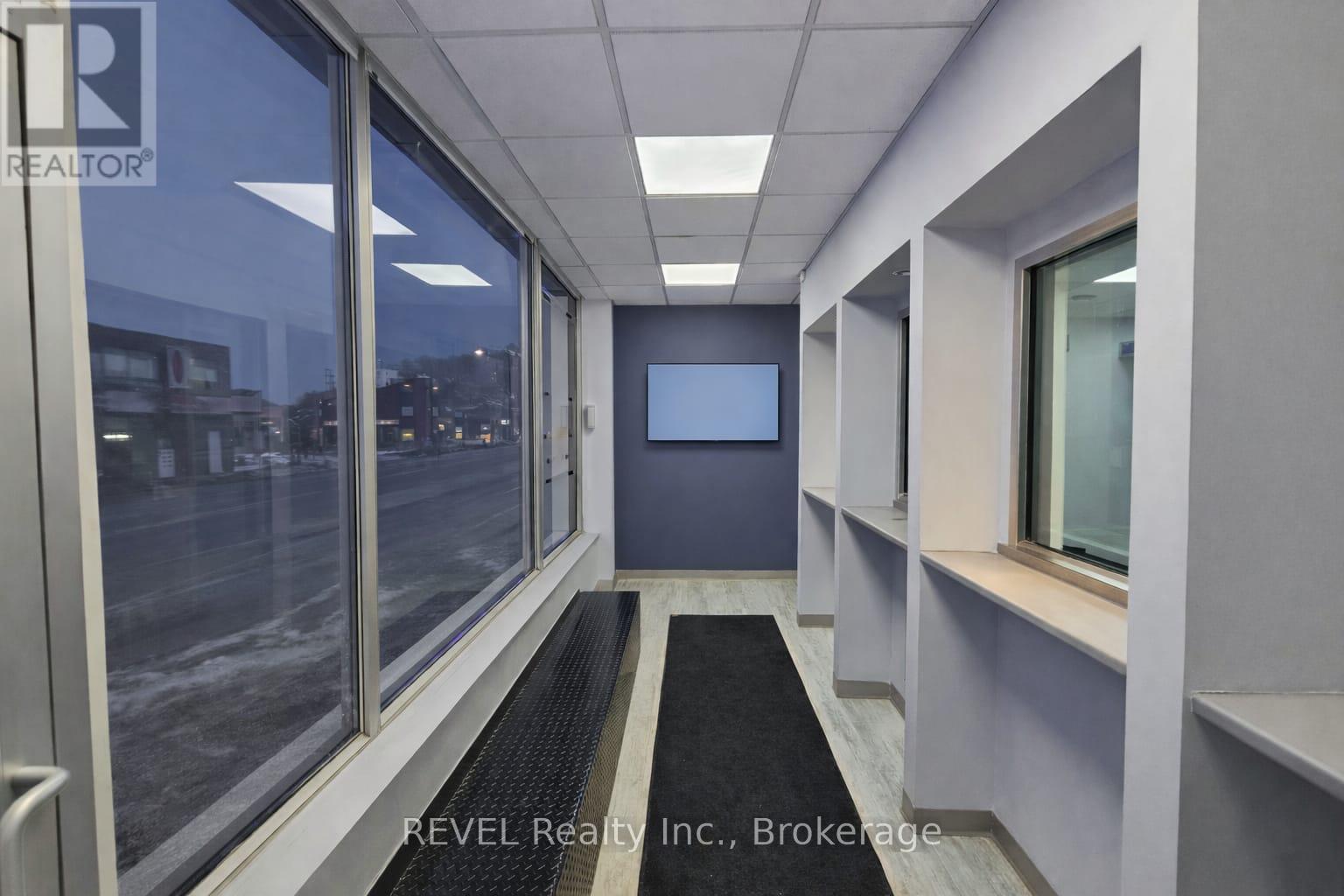 5992 -B LUNDY'S LANE - Photo 2 of 9, Niagara Falls (Dorchester), Ontario