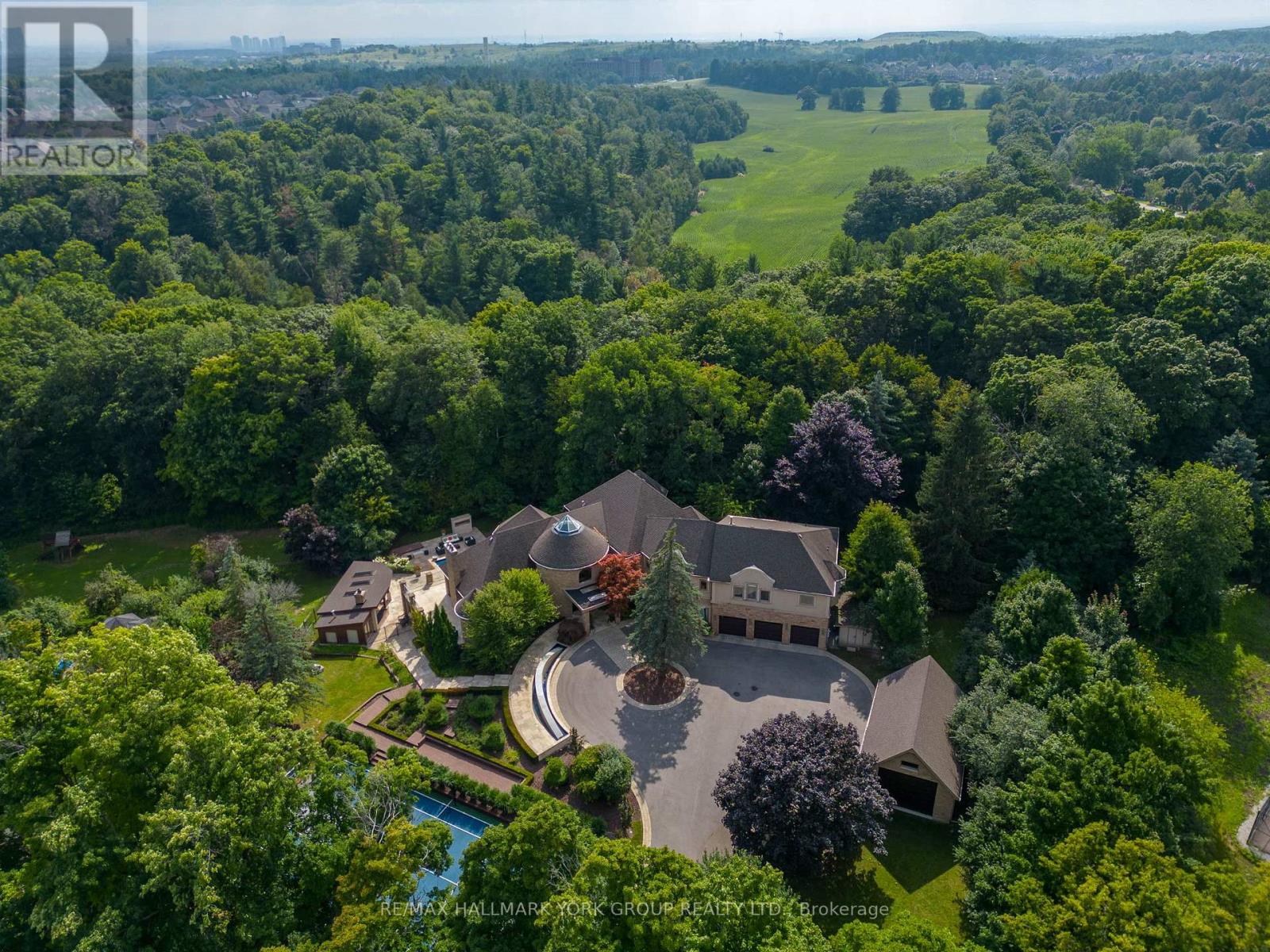 24 DEW DROP COURT - 40