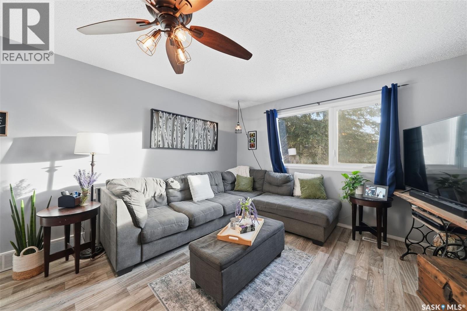 42 MacDowall CRESCENT - Photo 4 of 44, Prince Albert, Saskatchewan