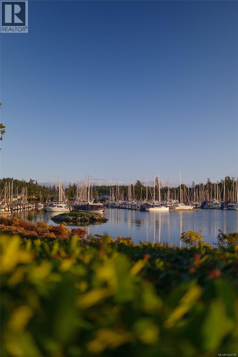  10724 Bayfield Road, North Saanich