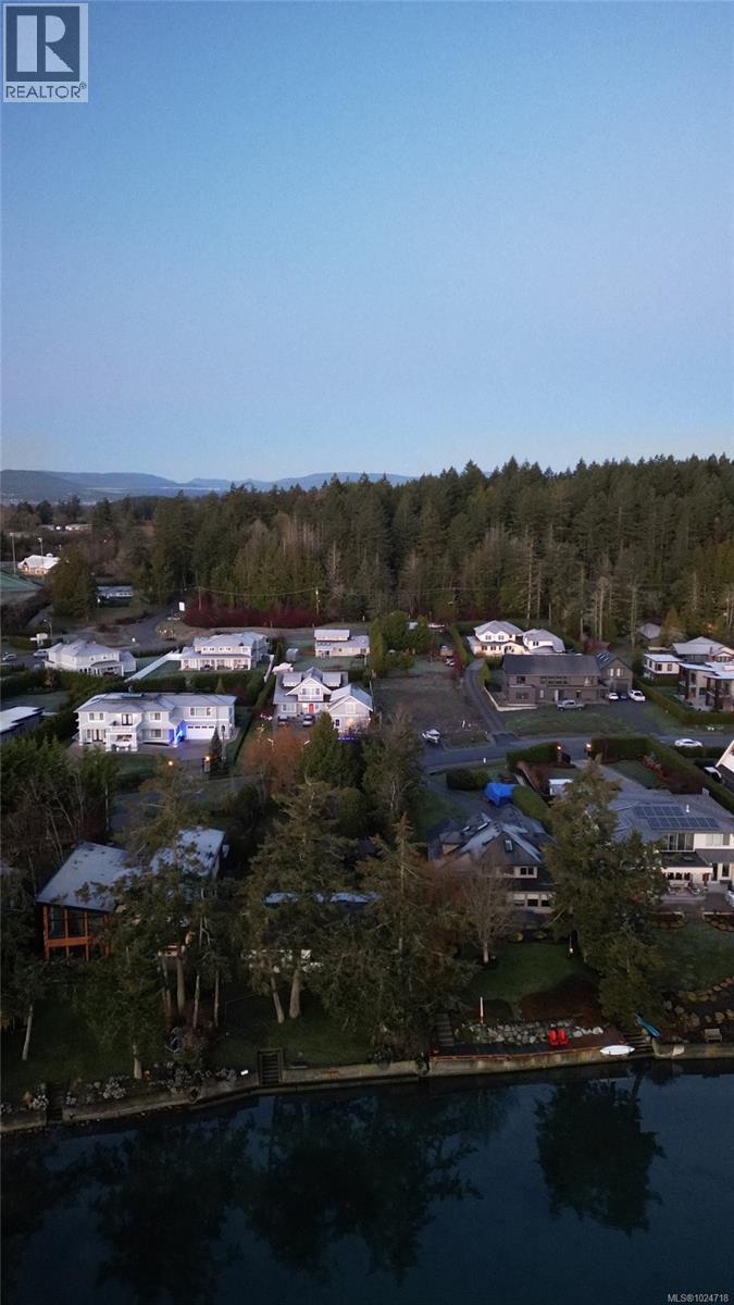  10724 Bayfield Road, North Saanich