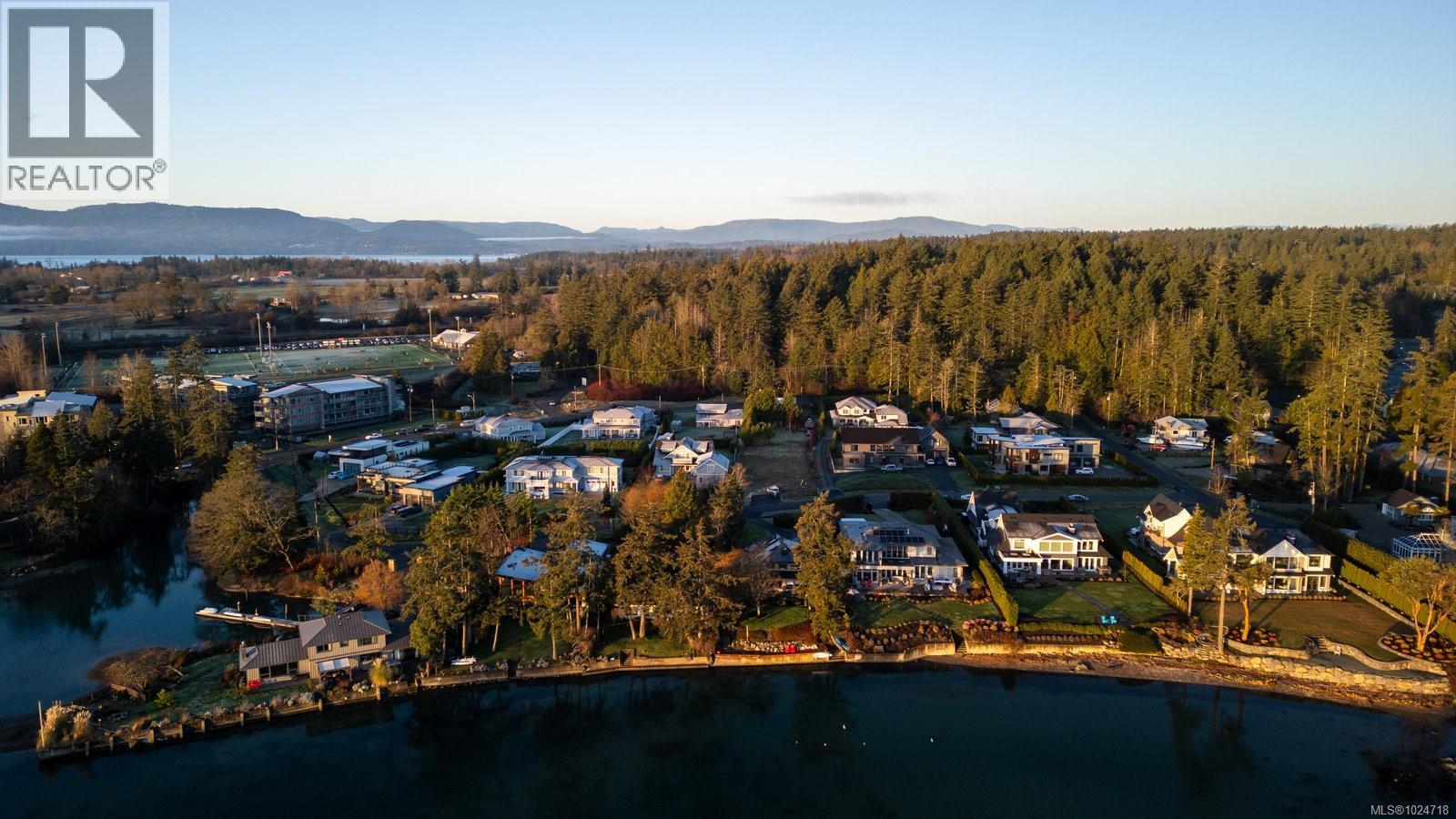  10724 Bayfield Road, North Saanich