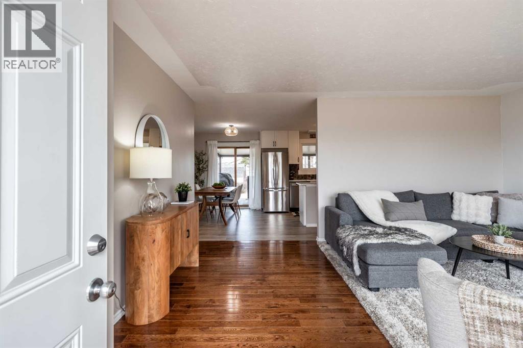 121 6 Street SE - Photo 2 of 41, Redcliff, Alberta