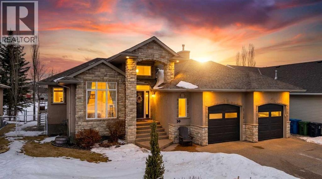 30 Law Close - Photo 2 of 50, Red Deer, Alberta