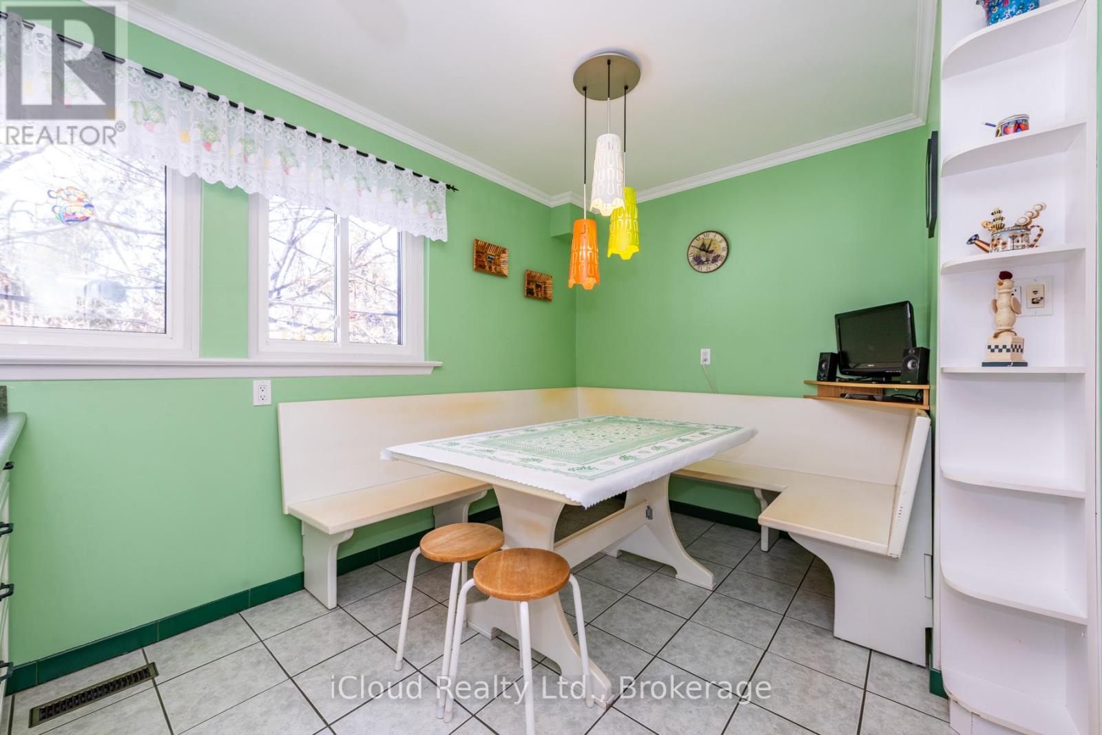 #56 46 DEARBOURNE BOULEVARD - 25