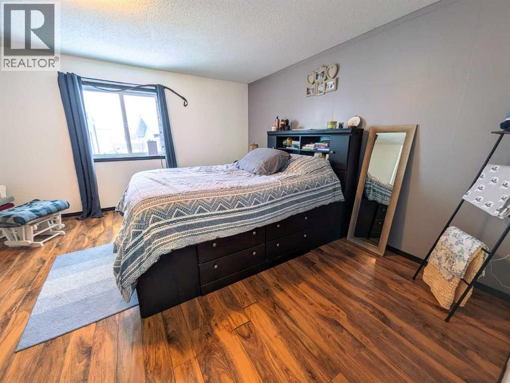 4523 51 Street - Photo 4 of 24, Rycroft, Alberta