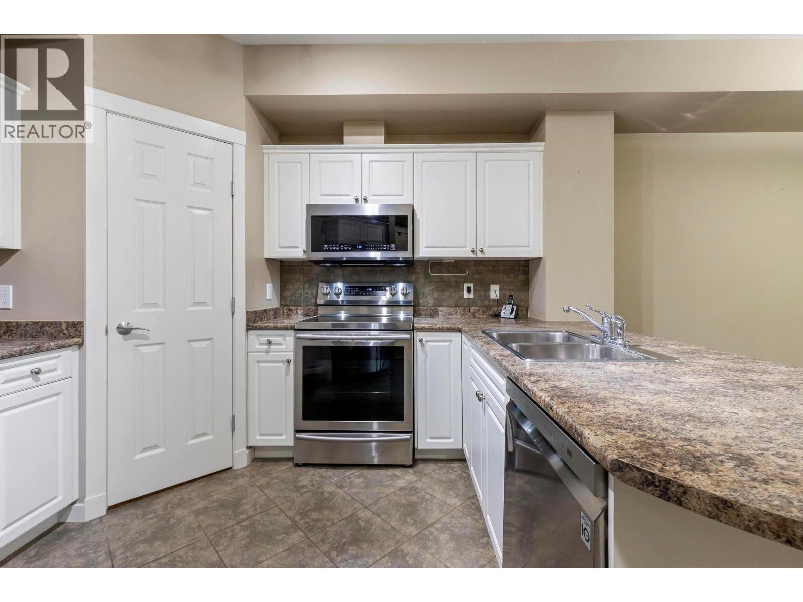 401 3550 Woodsdale Road, Lake Country