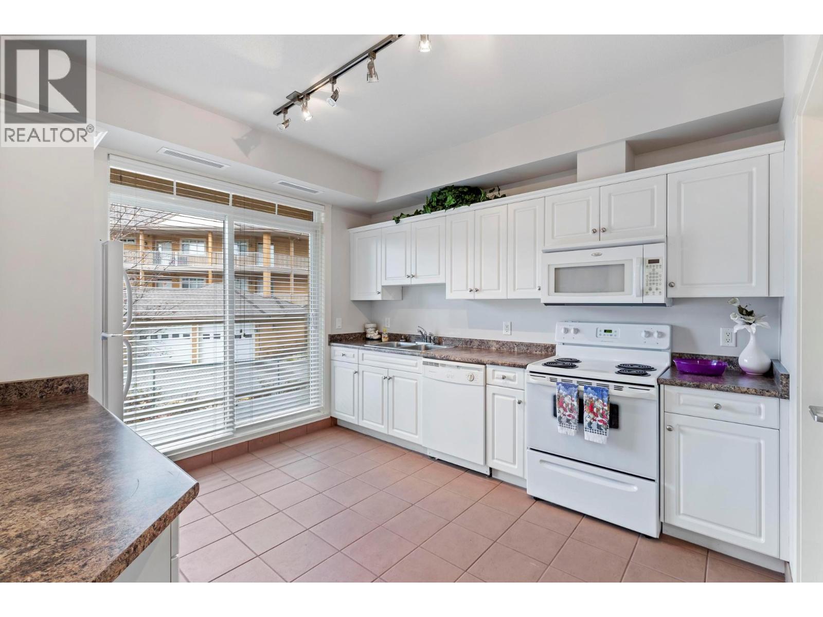 401 3550 Woodsdale Road, Lake Country