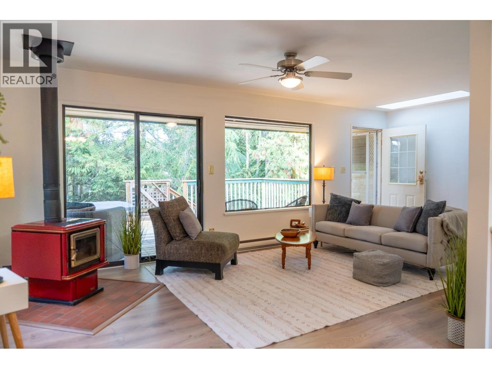 37150 SCHOONER WAY, Pender Island