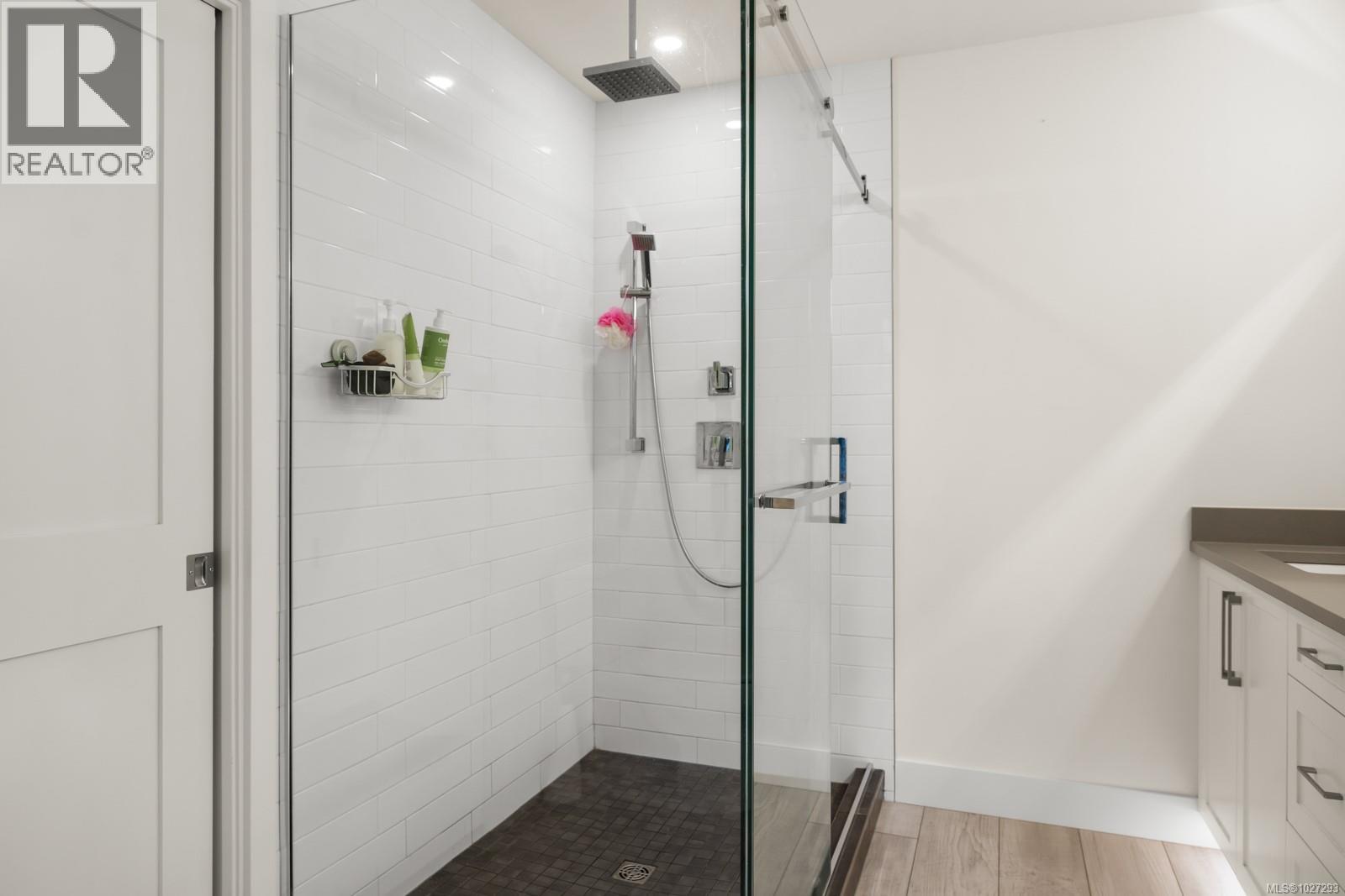 #201 2045 COUNTRY CLUB WAY - 21