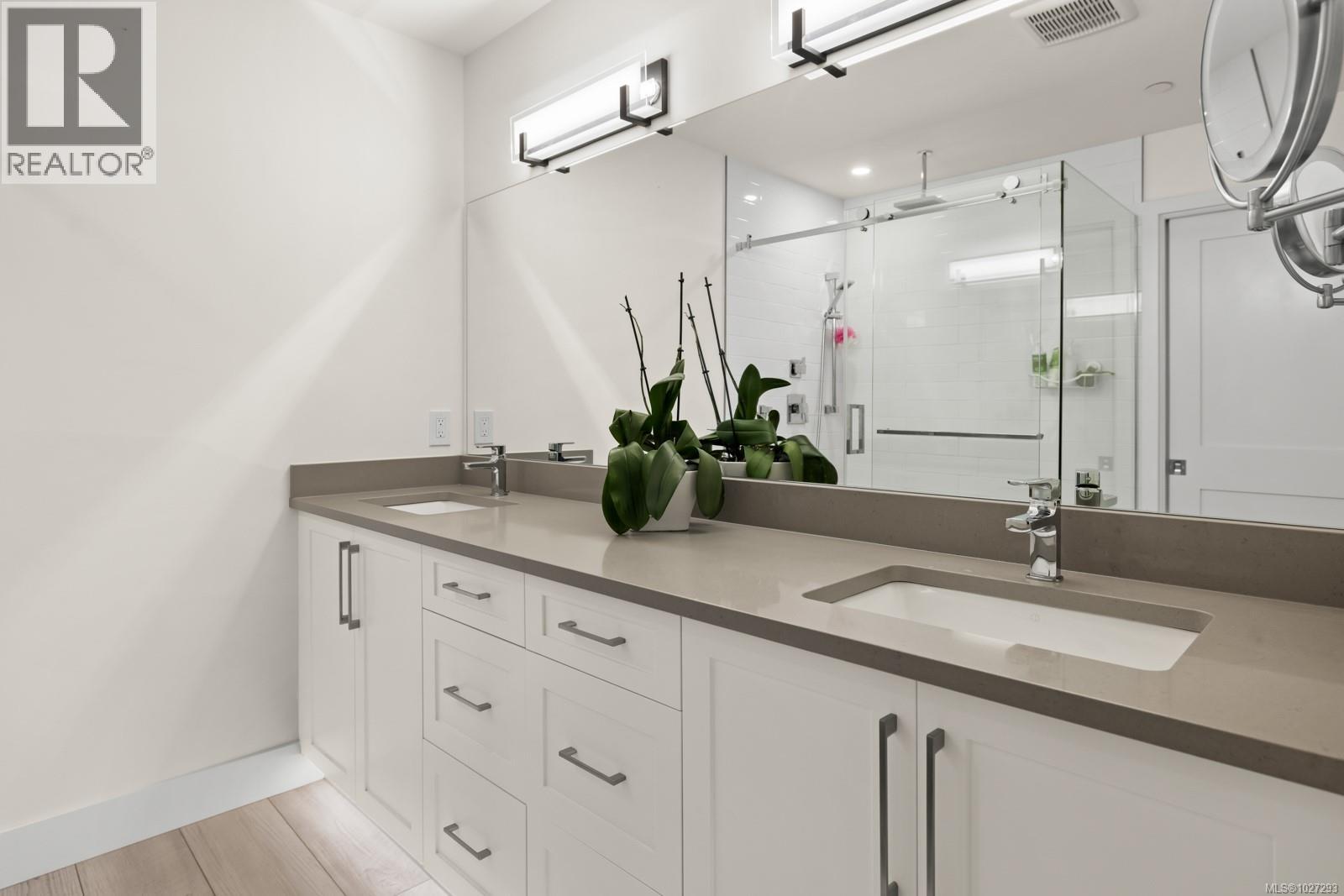 #201 2045 COUNTRY CLUB WAY - 19