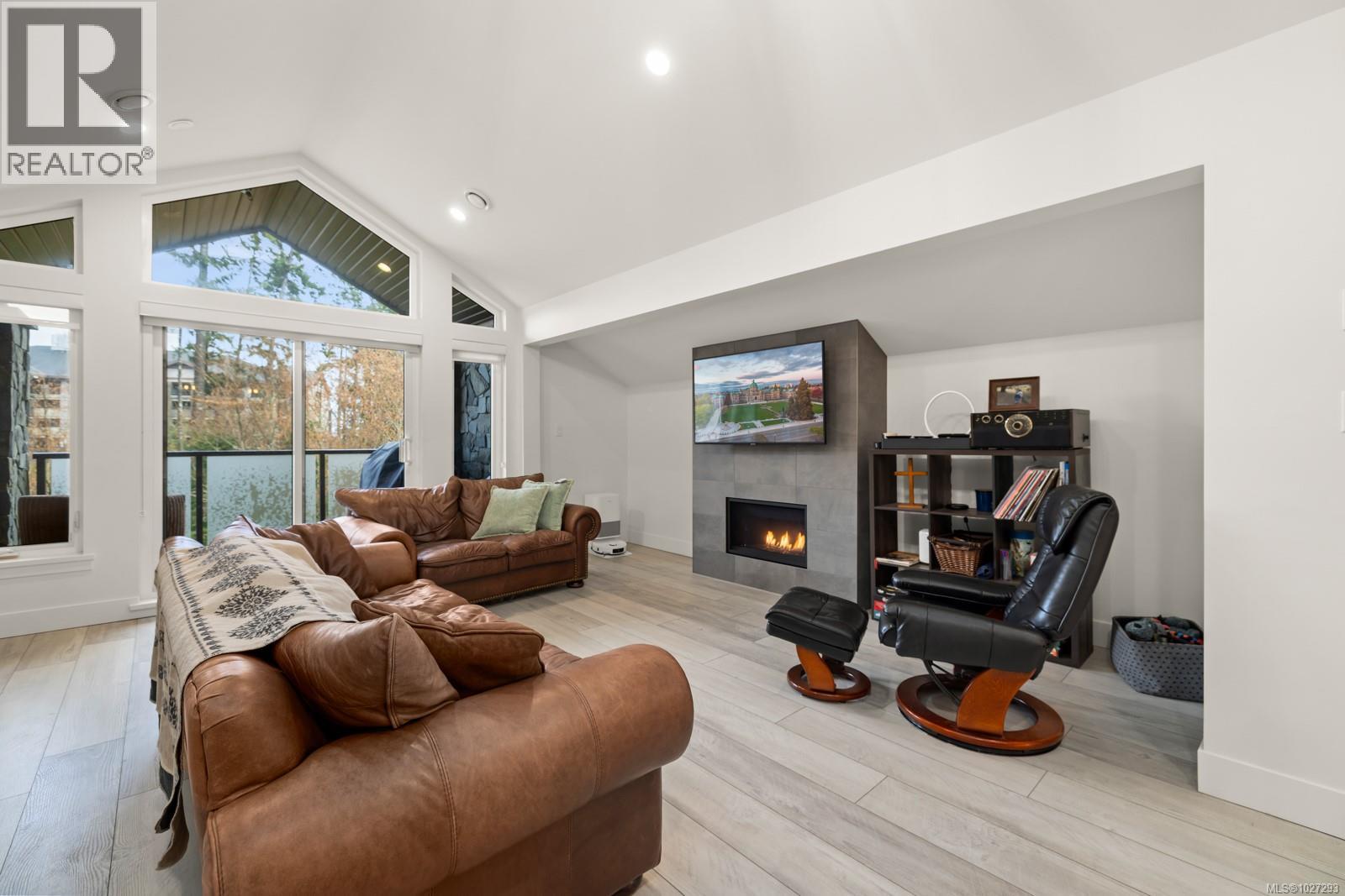 #201 2045 COUNTRY CLUB WAY - 10