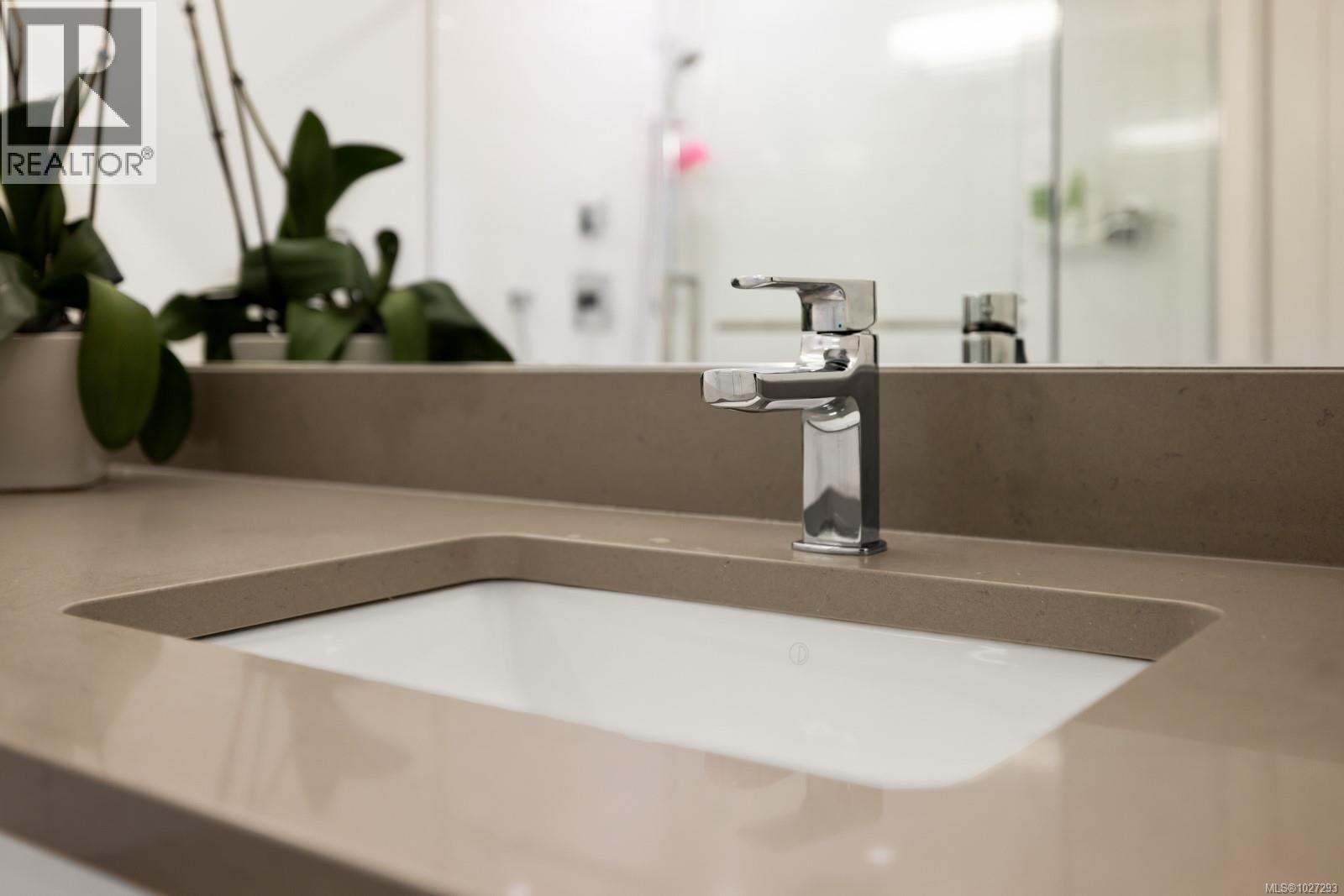 #201 2045 COUNTRY CLUB WAY - 20