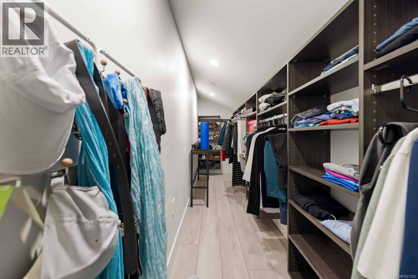 #201 2045 COUNTRY CLUB WAY - 22