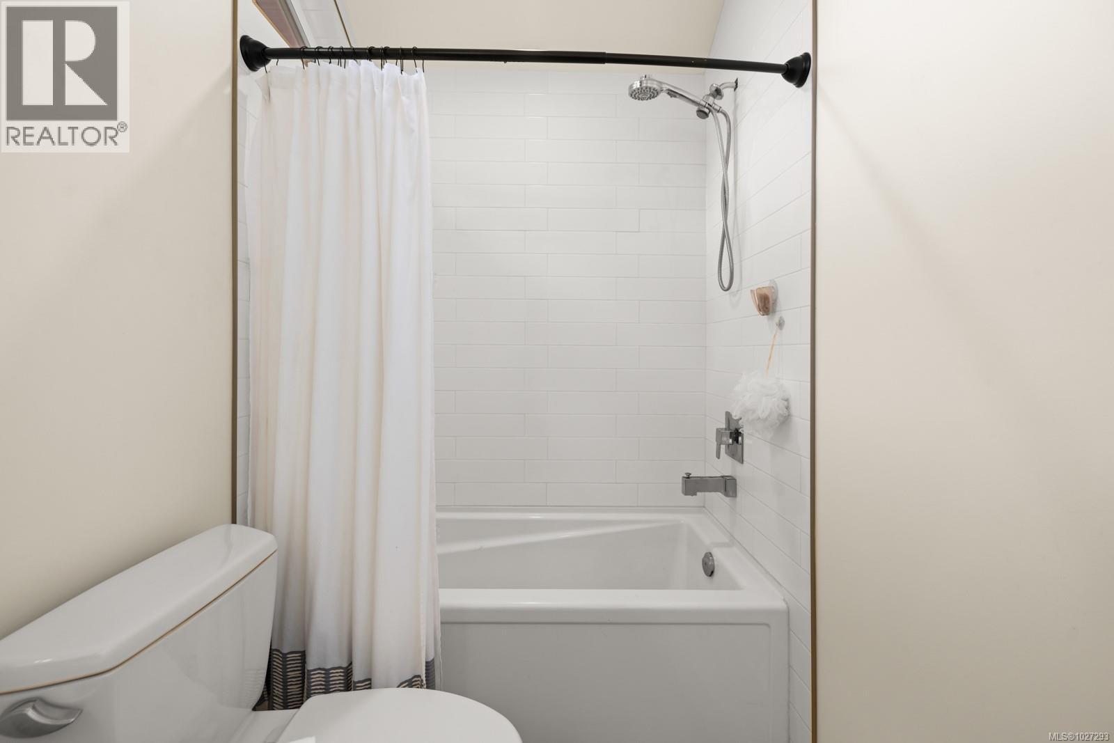 #201 2045 COUNTRY CLUB WAY - 26