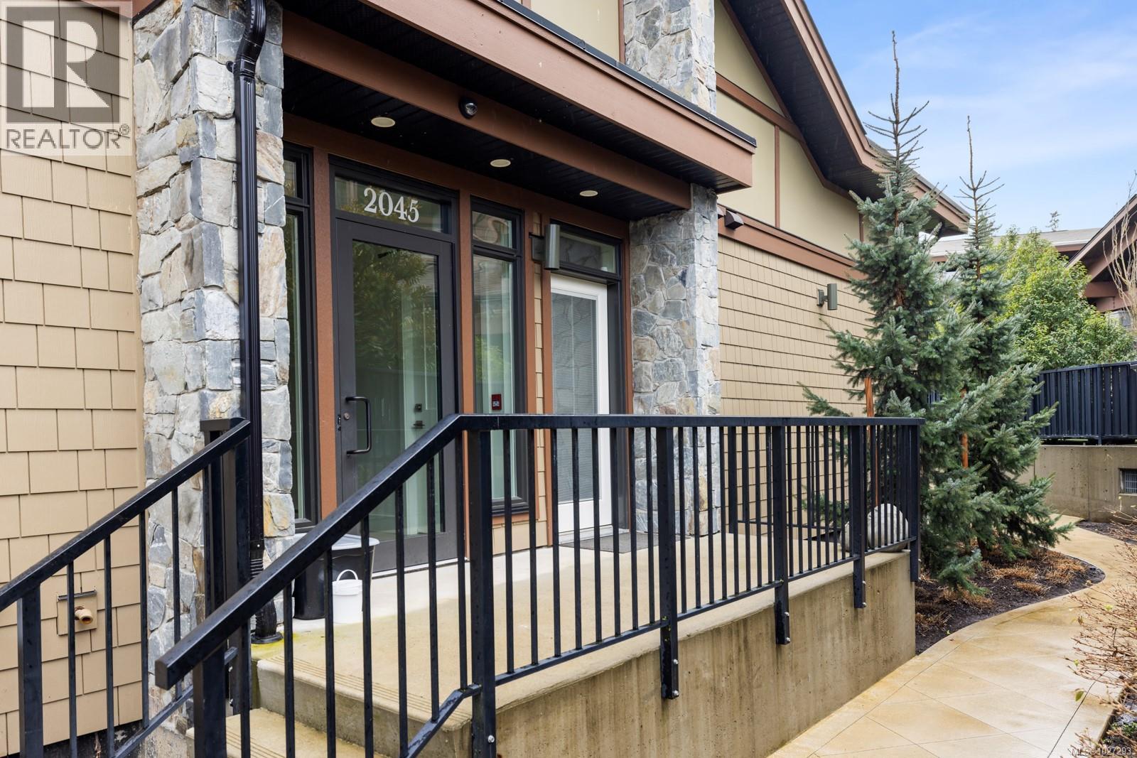 #201 2045 COUNTRY CLUB WAY - 36