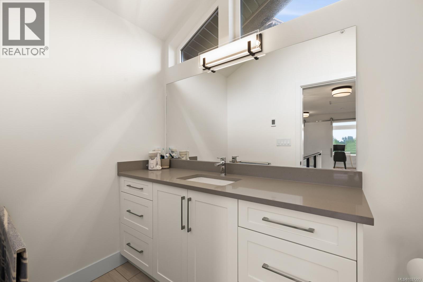 #201 2045 COUNTRY CLUB WAY - 25