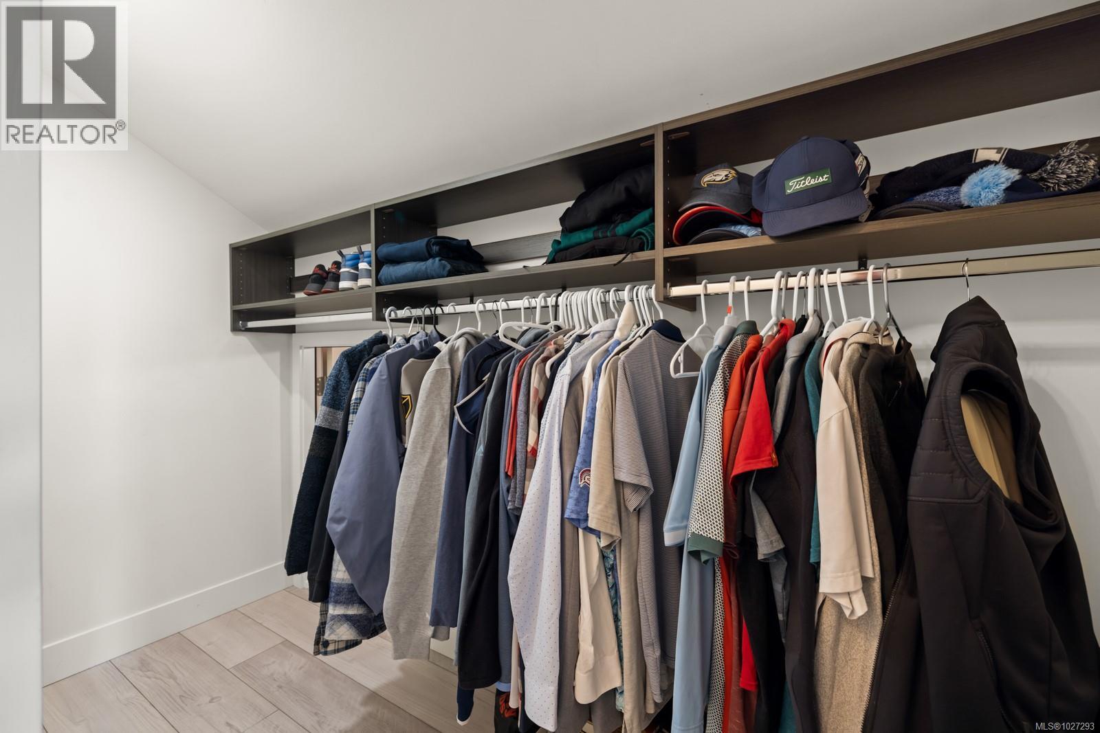 #201 2045 COUNTRY CLUB WAY - 23