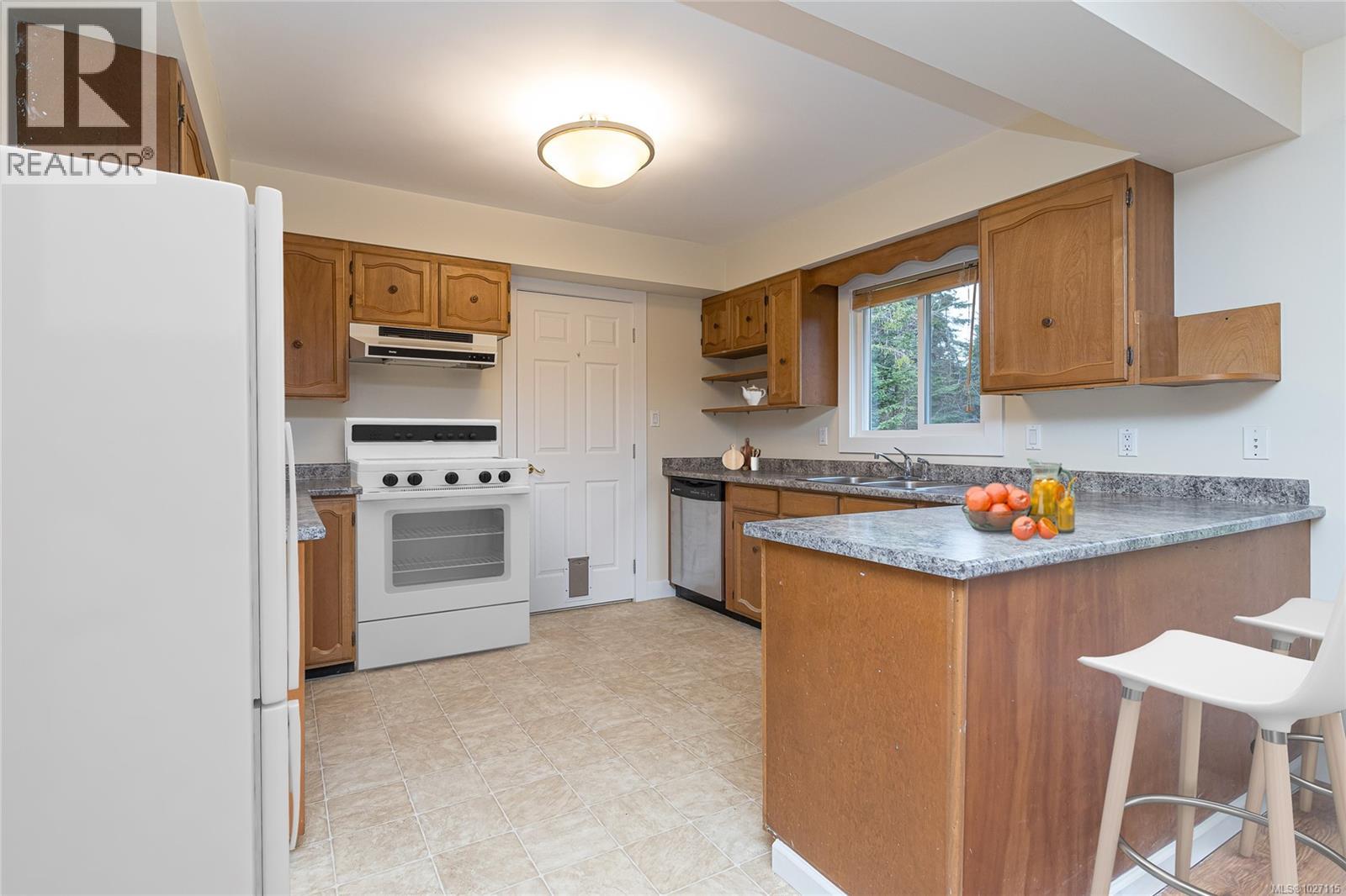 3960 Ostby Pl - Photo 2 of 33, Bowser, British Columbia