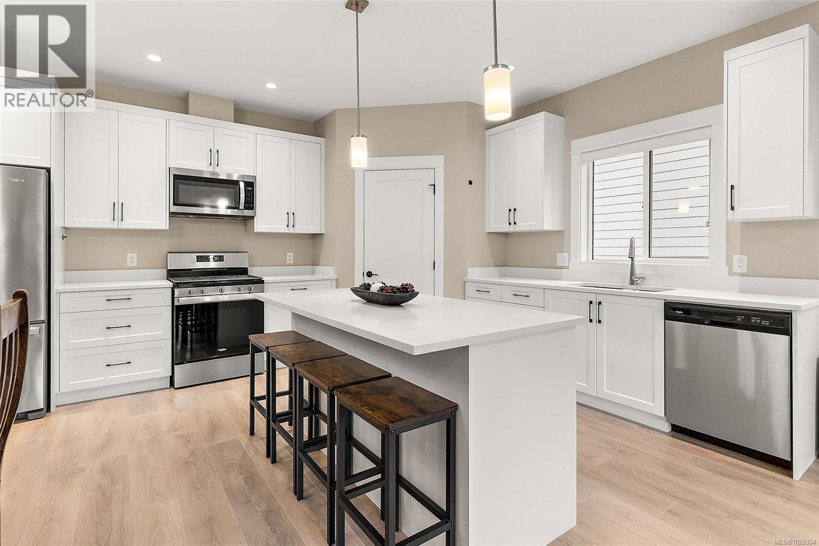  933 Blakeon Place, Langford