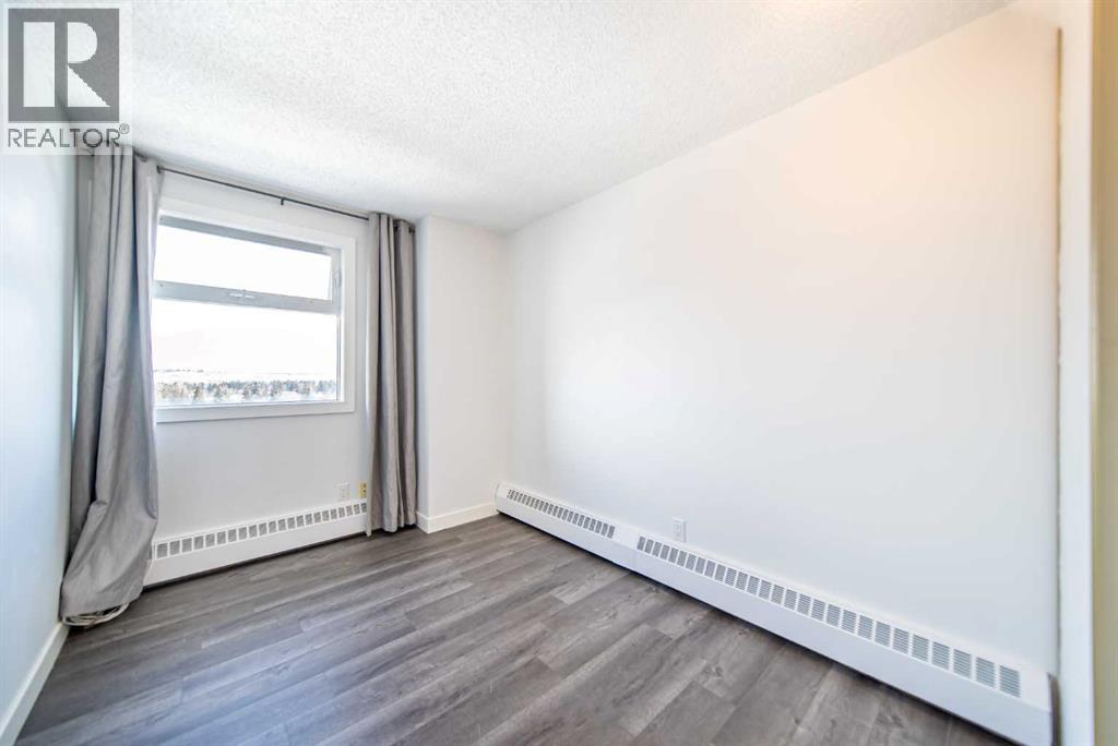 Single Family House for Sale in    Avenue NW Bowness Calgary 