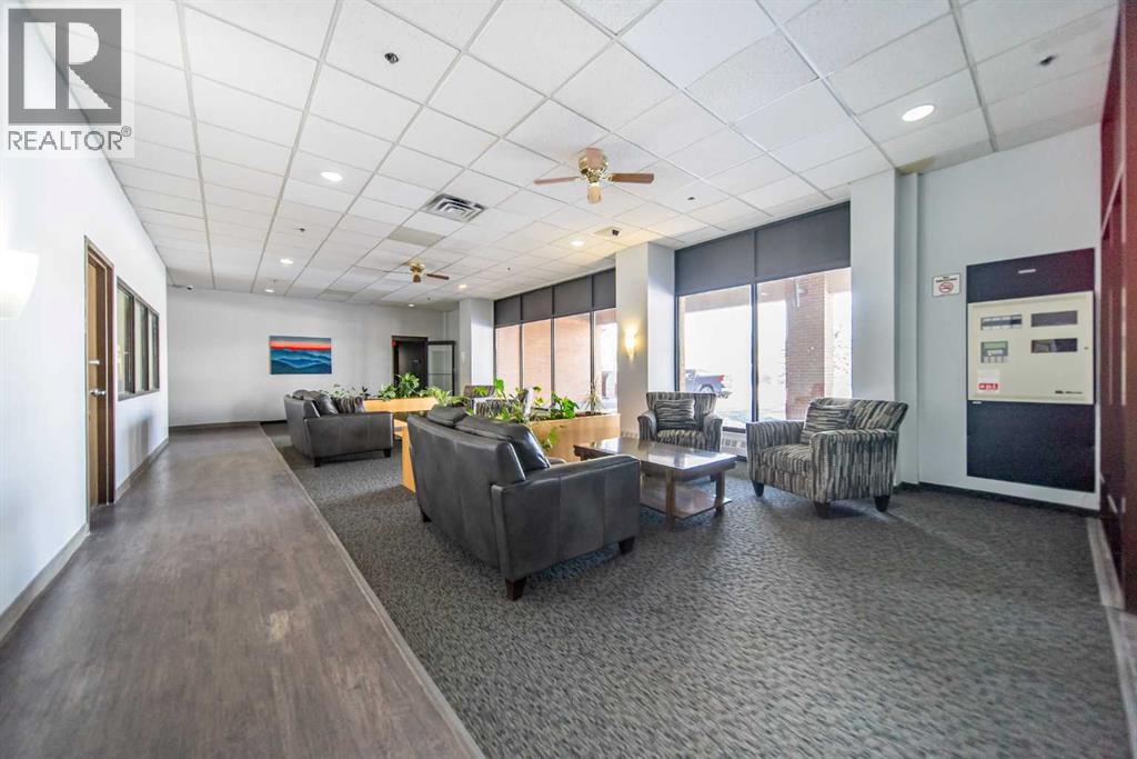 Single Family House for Sale in    Avenue NW Bowness Calgary 