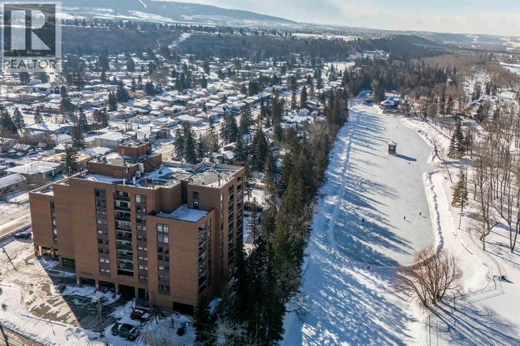 Single Family House for Sale in    Avenue NW Bowness Calgary 