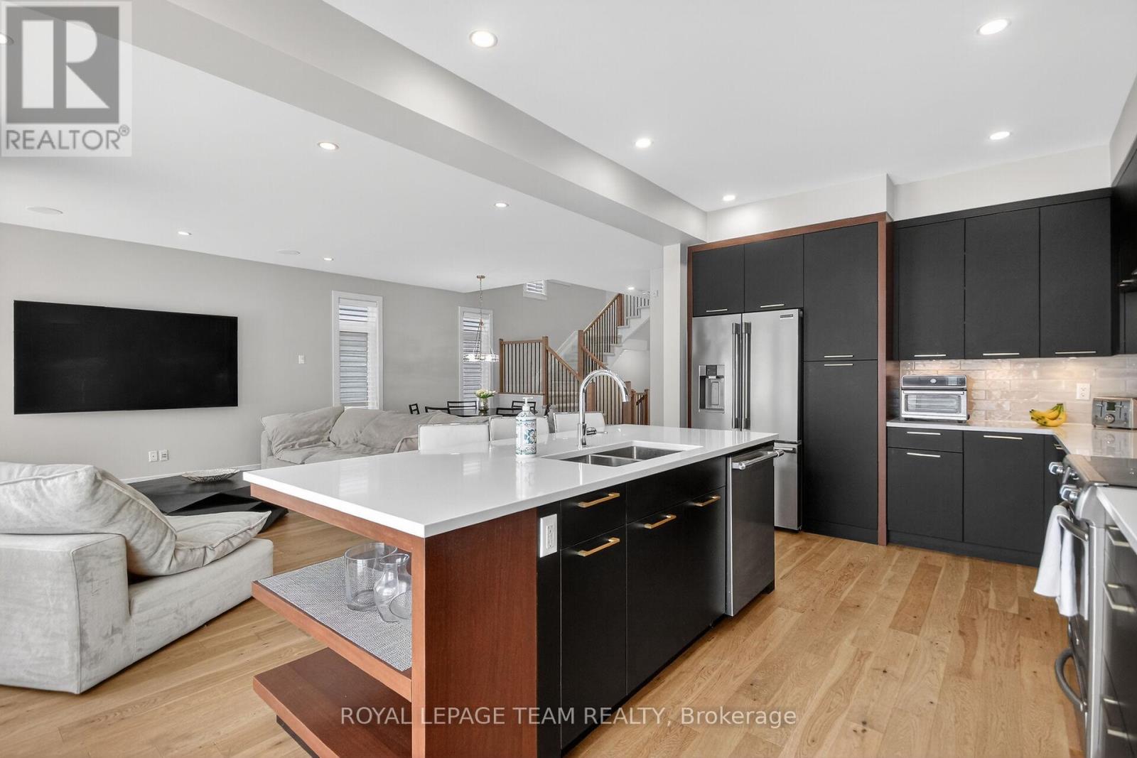 988 BECKTON HEIGHTS - 4
