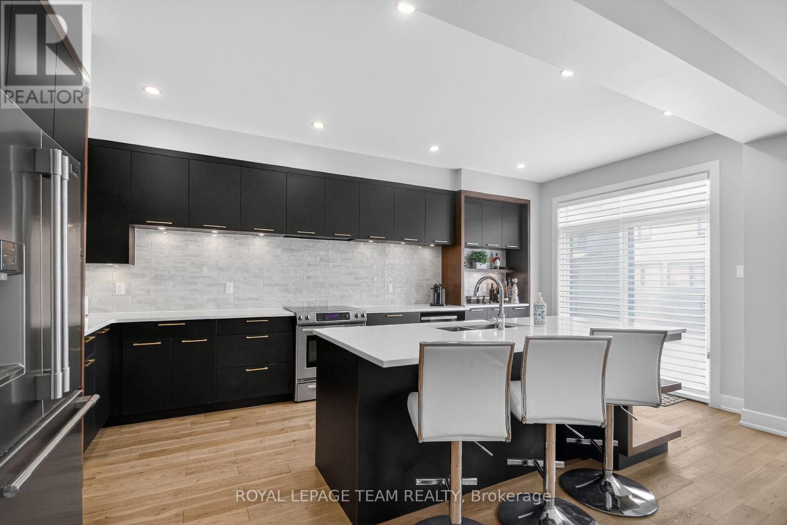 988 BECKTON HEIGHTS - 41