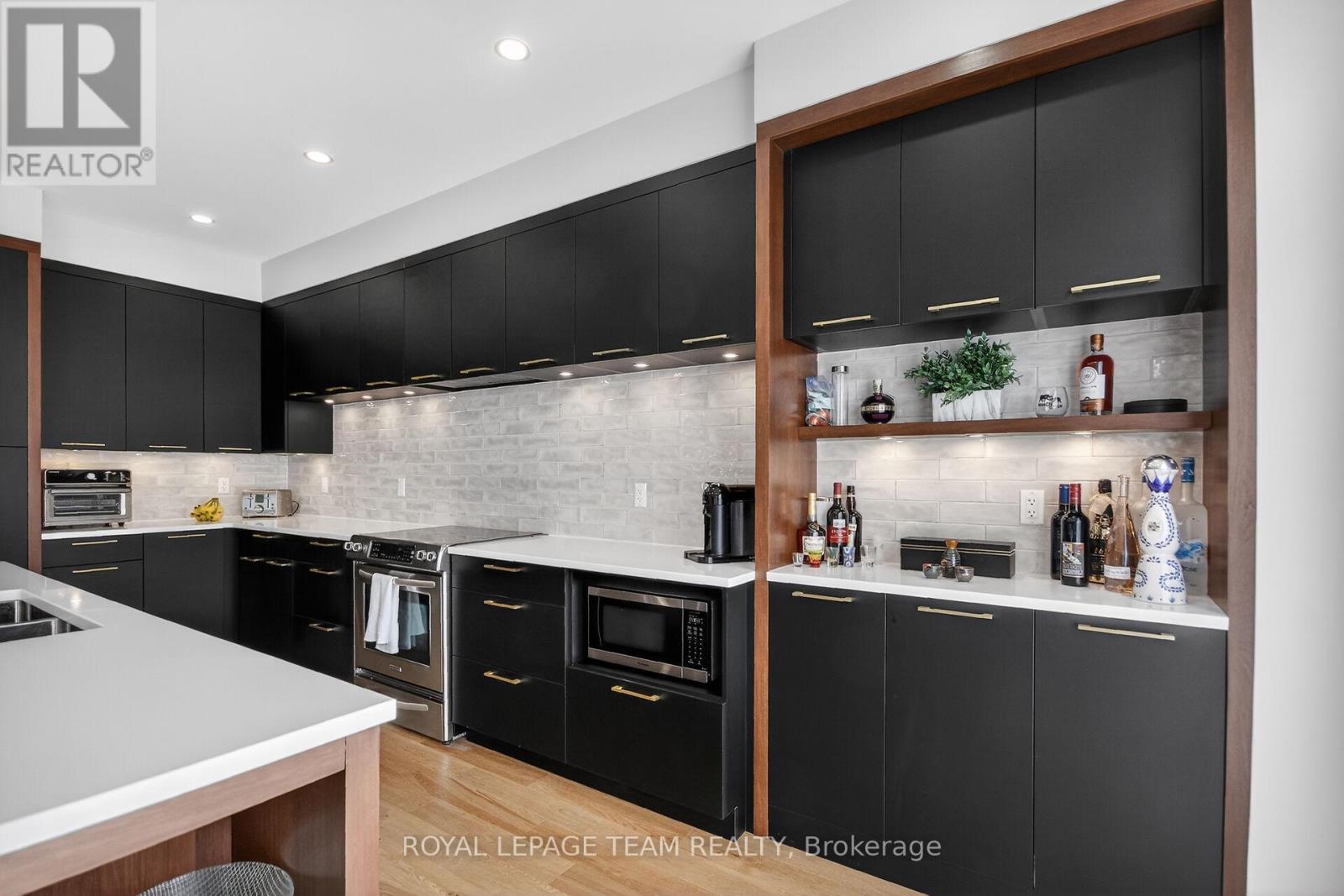 988 BECKTON HEIGHTS - 45