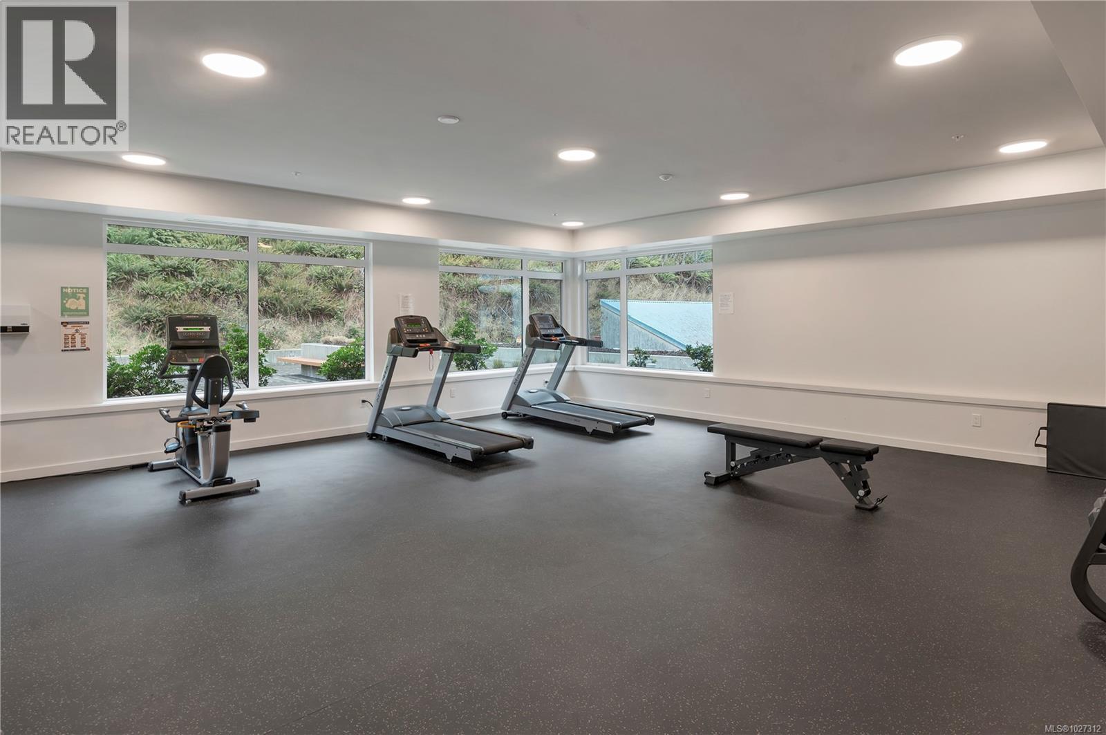 #204 684 ISLAND HWY S - 29